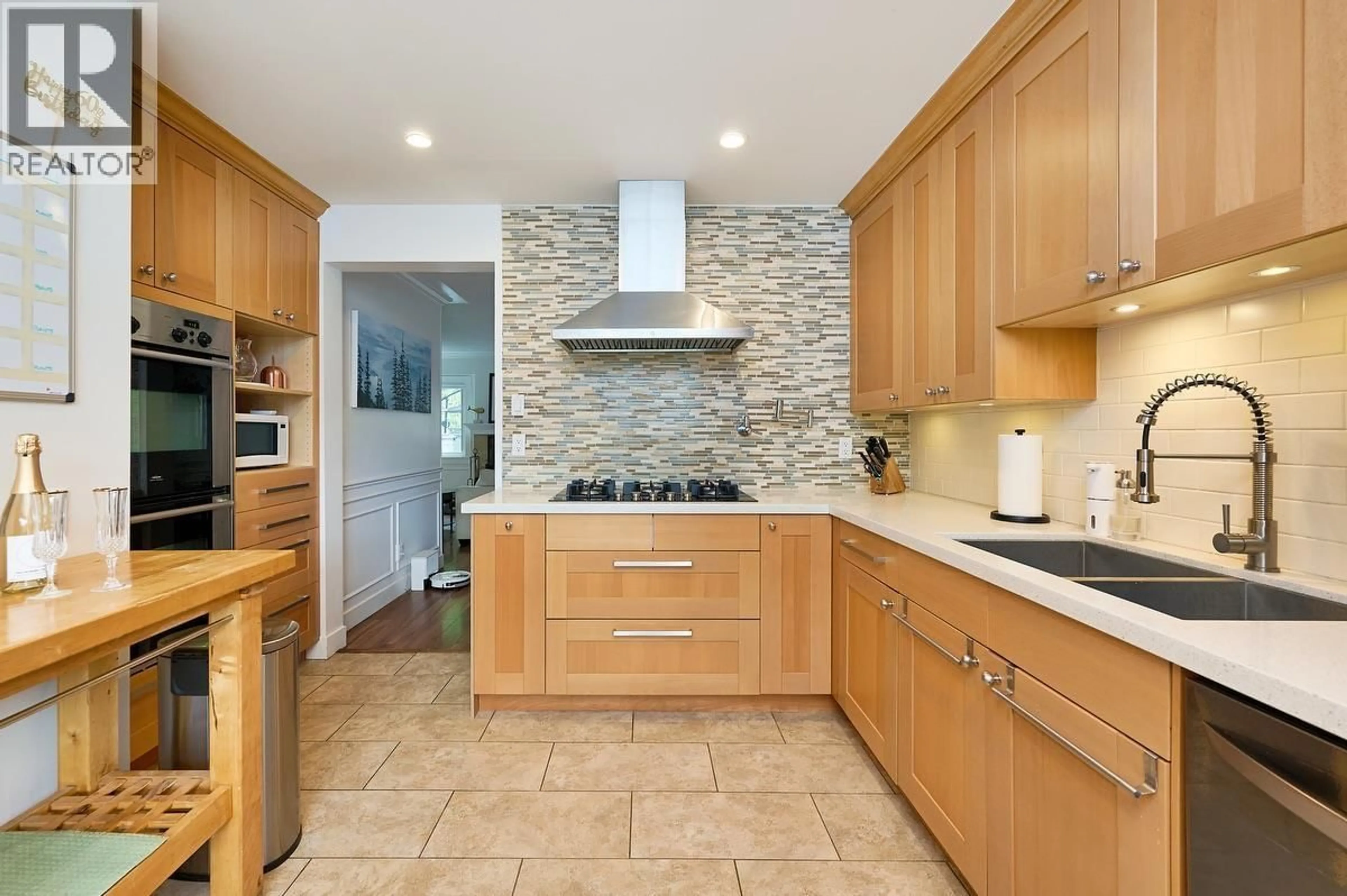 Contemporary kitchen, ceramic/tile floor for 109 - 3031 WILLIAMS ROAD, Richmond British Columbia V7E4E9