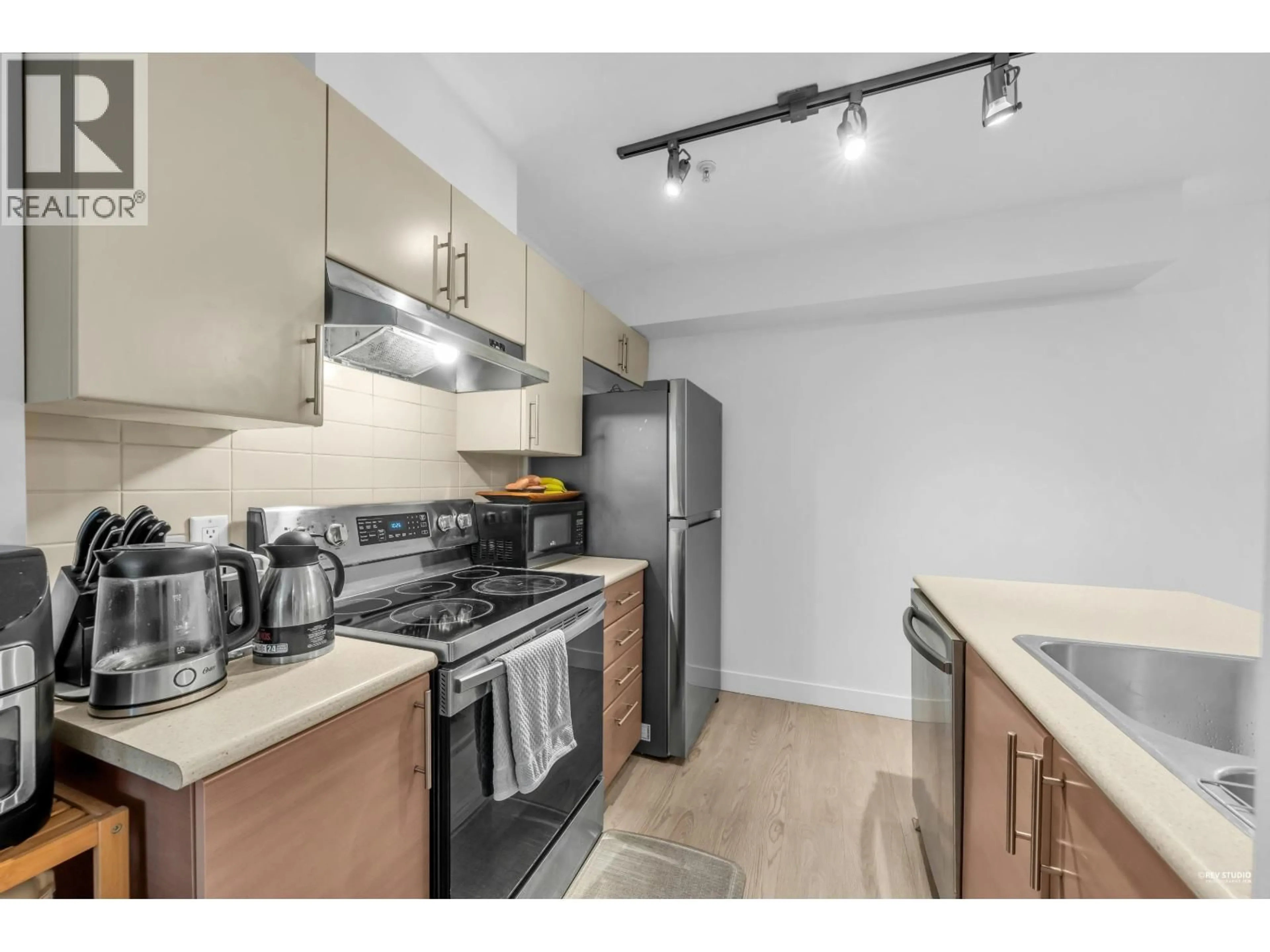 Standard kitchen, unknown for 103 - 5692 KINGS ROAD, Vancouver British Columbia V6T1K8