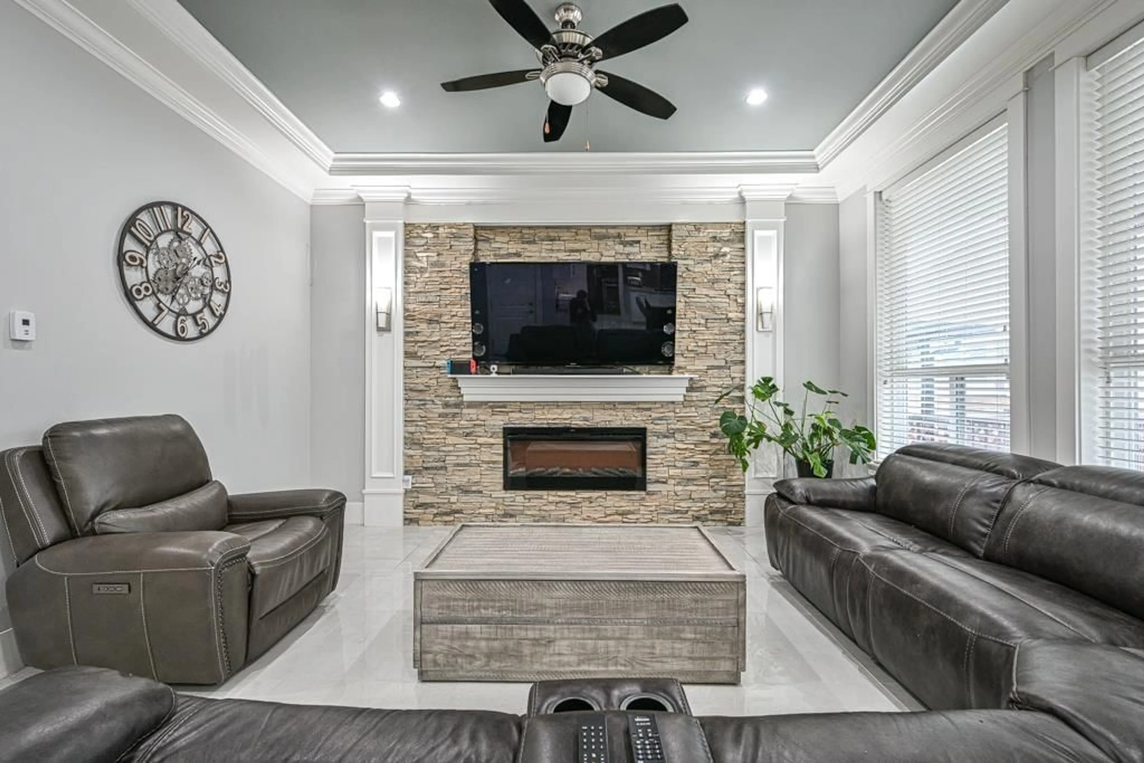 Living room with furniture, ceramic/tile floor for 5916 139 STREET, Surrey British Columbia V3X0G6