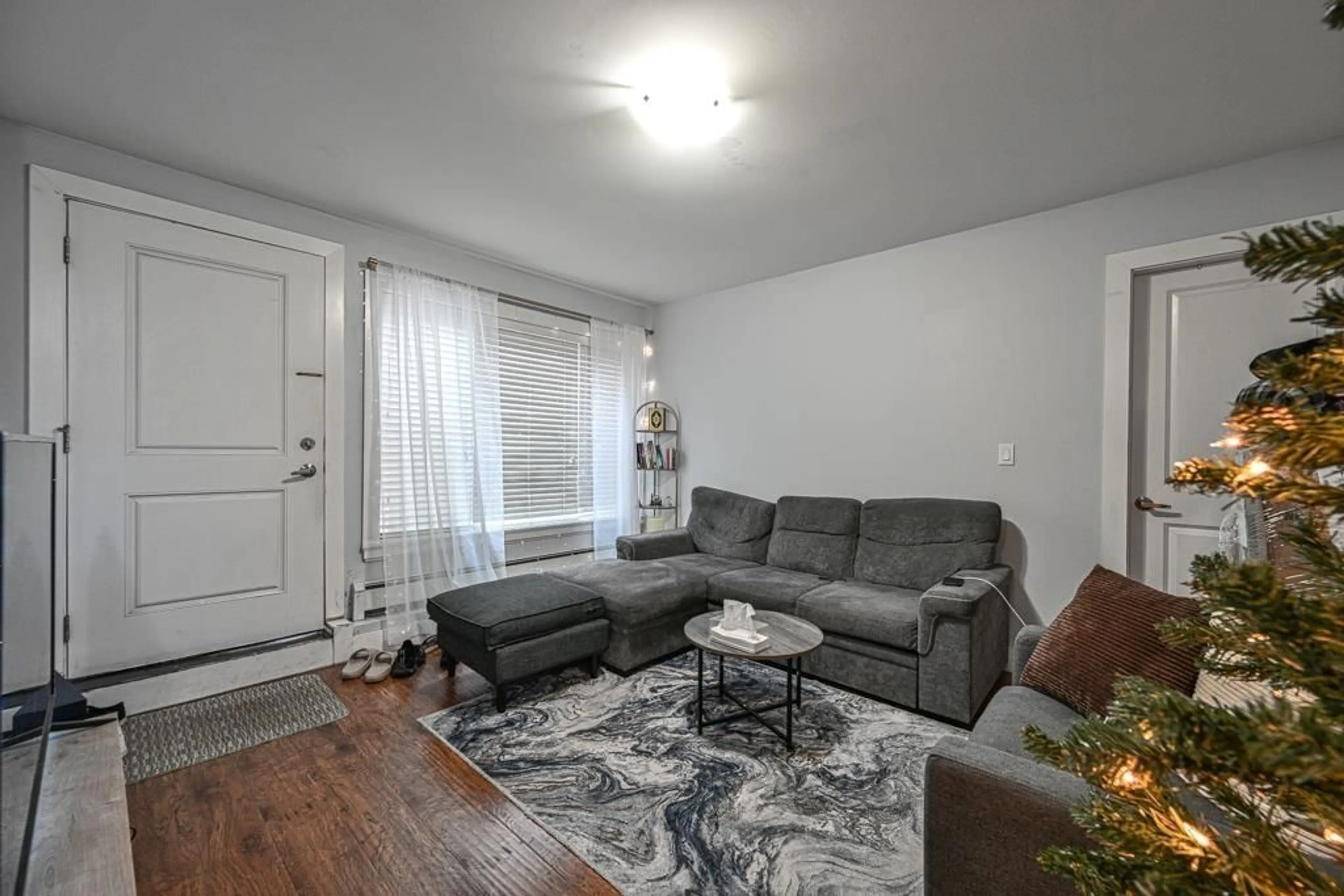 Living room with furniture, unknown for 5916 139 STREET, Surrey British Columbia V3X0G6