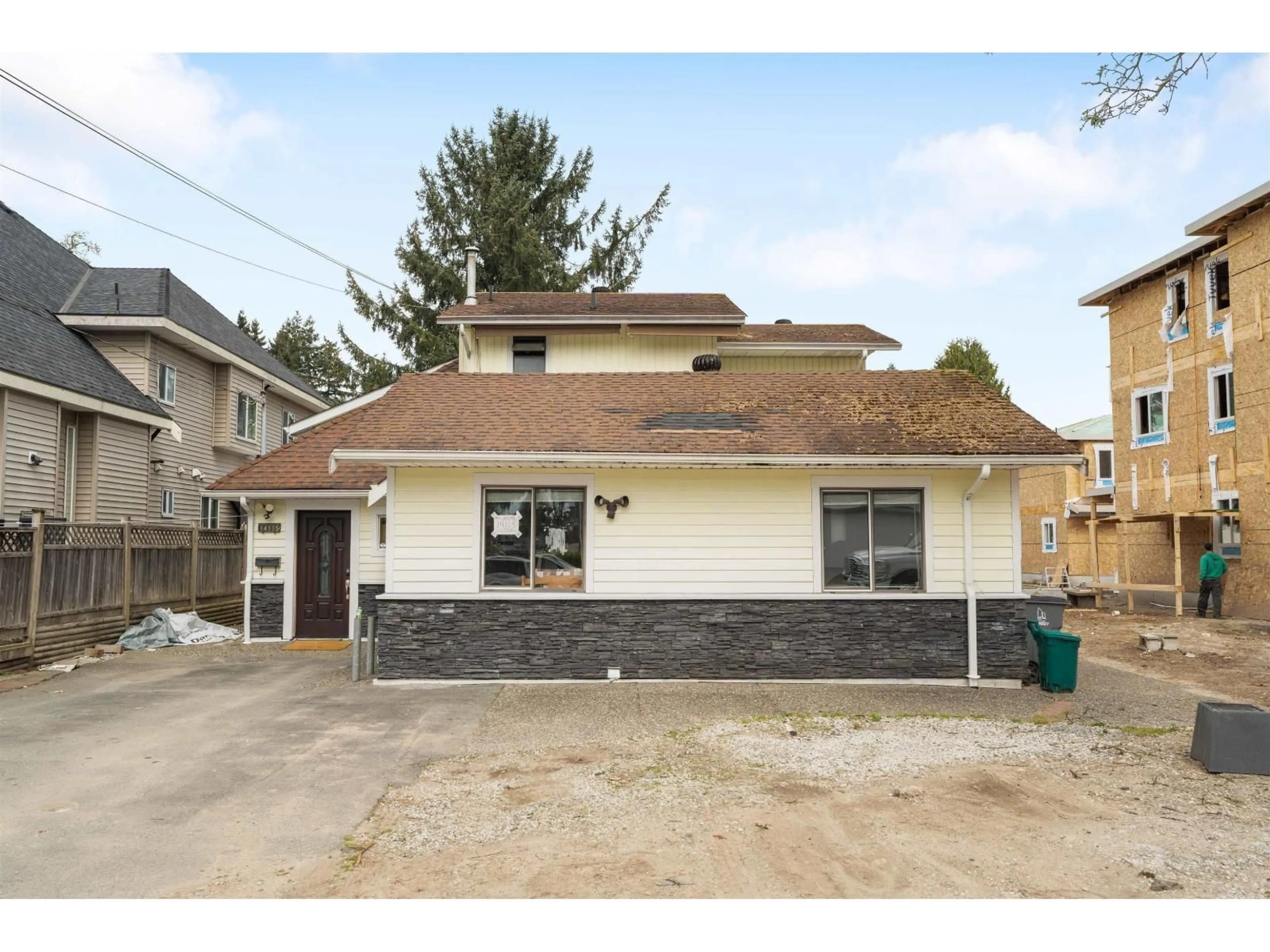 Unknown for 14115 110 AVENUE, Surrey British Columbia V3R1Z3