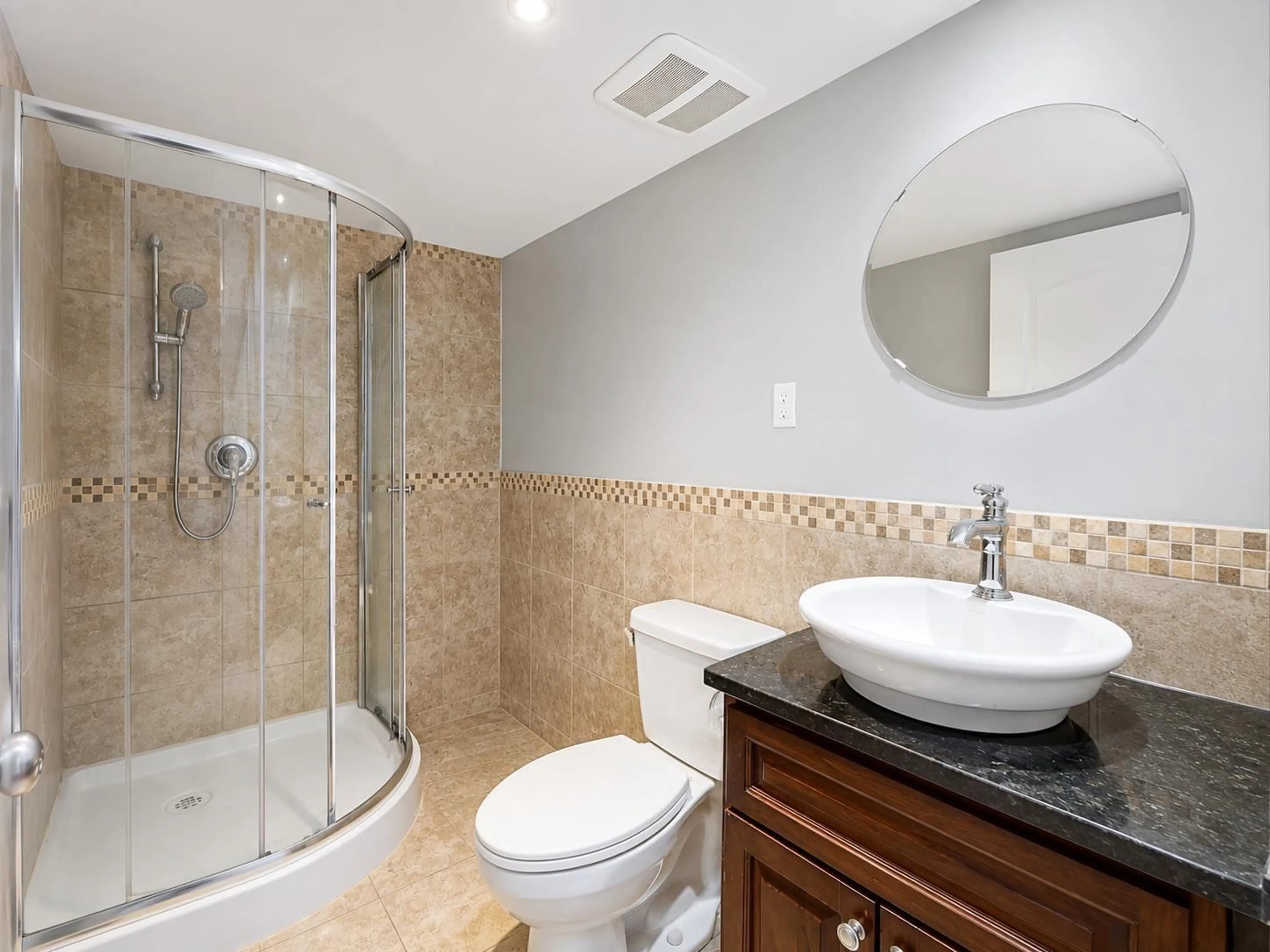 Standard bathroom, ceramic/tile floor for 14115 110 AVENUE, Surrey British Columbia V3R1Z3