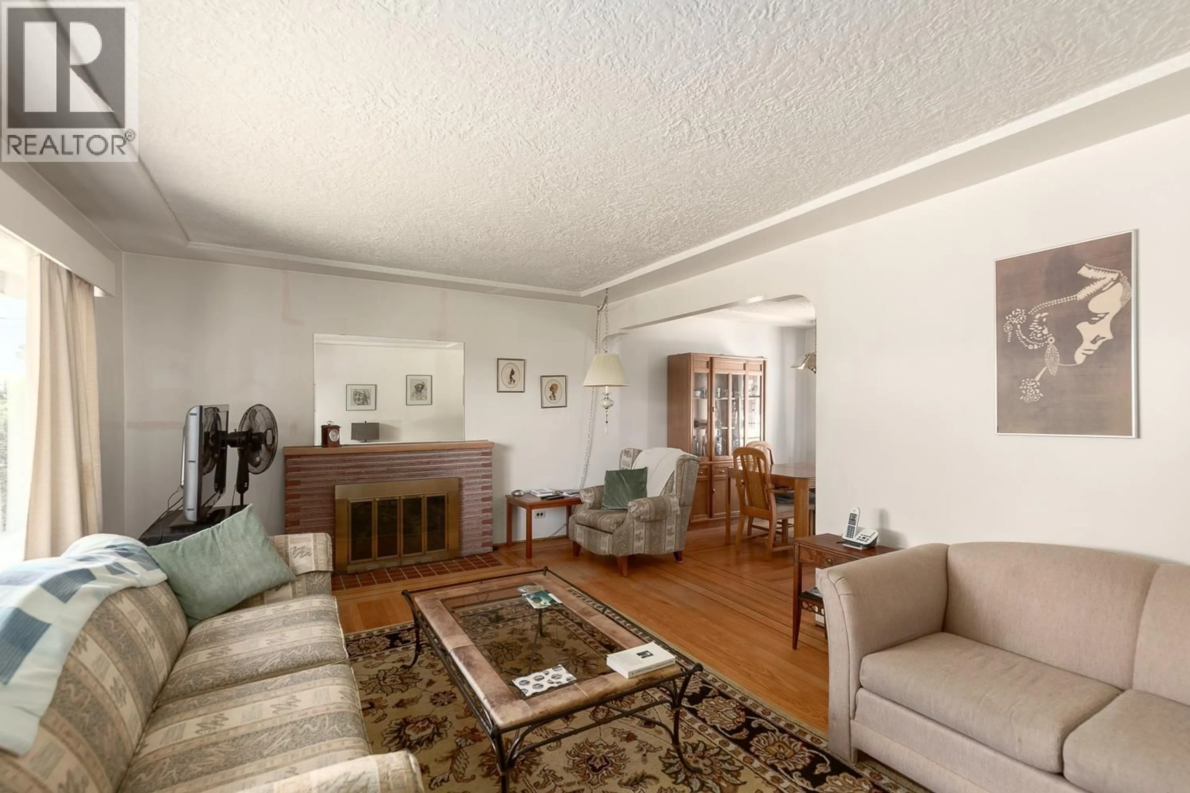 Living room with furniture, unknown for 7759 14TH AVENUE, Burnaby British Columbia V3N2A8