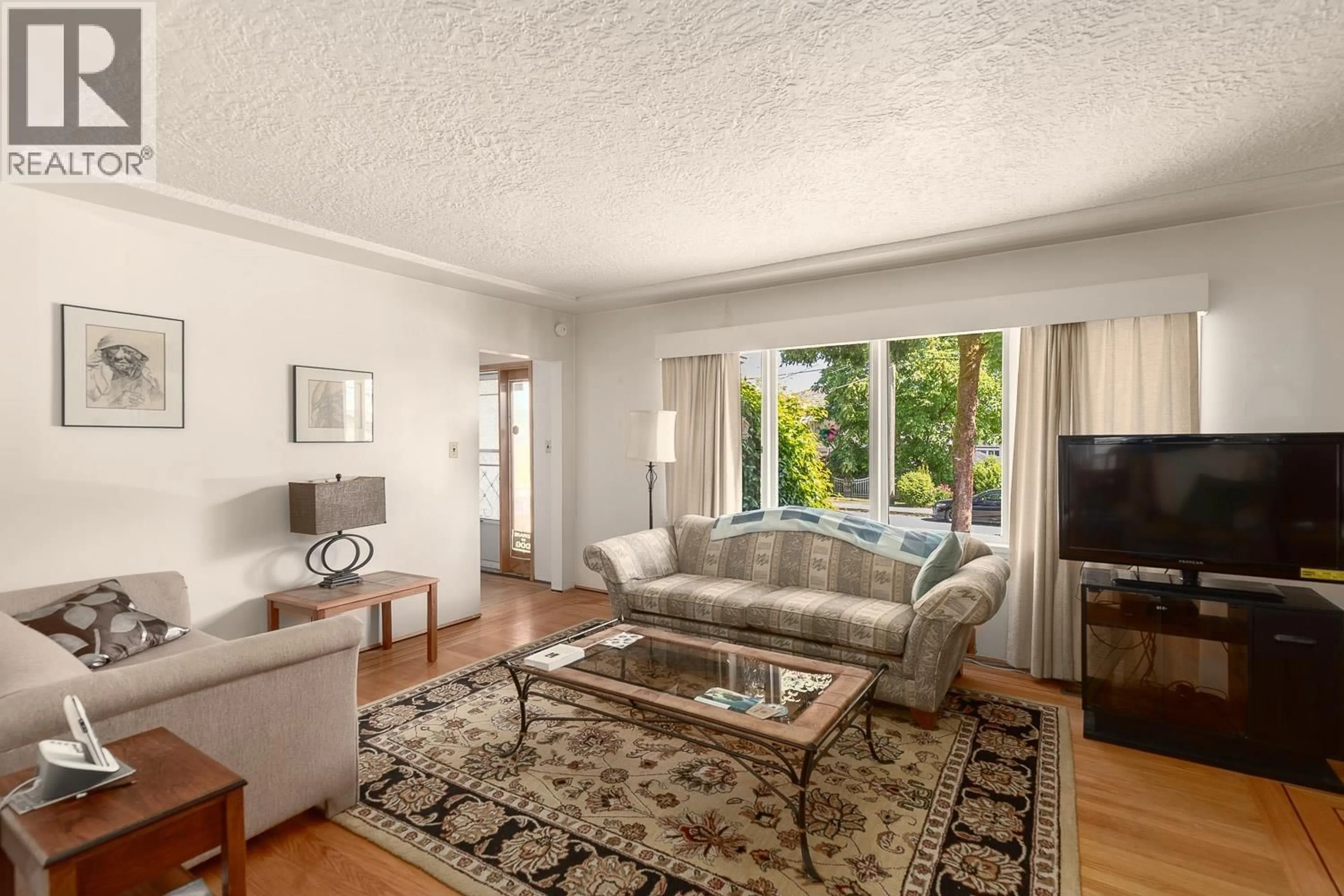 Living room with furniture, unknown for 7759 14TH AVENUE, Burnaby British Columbia V3N2A8