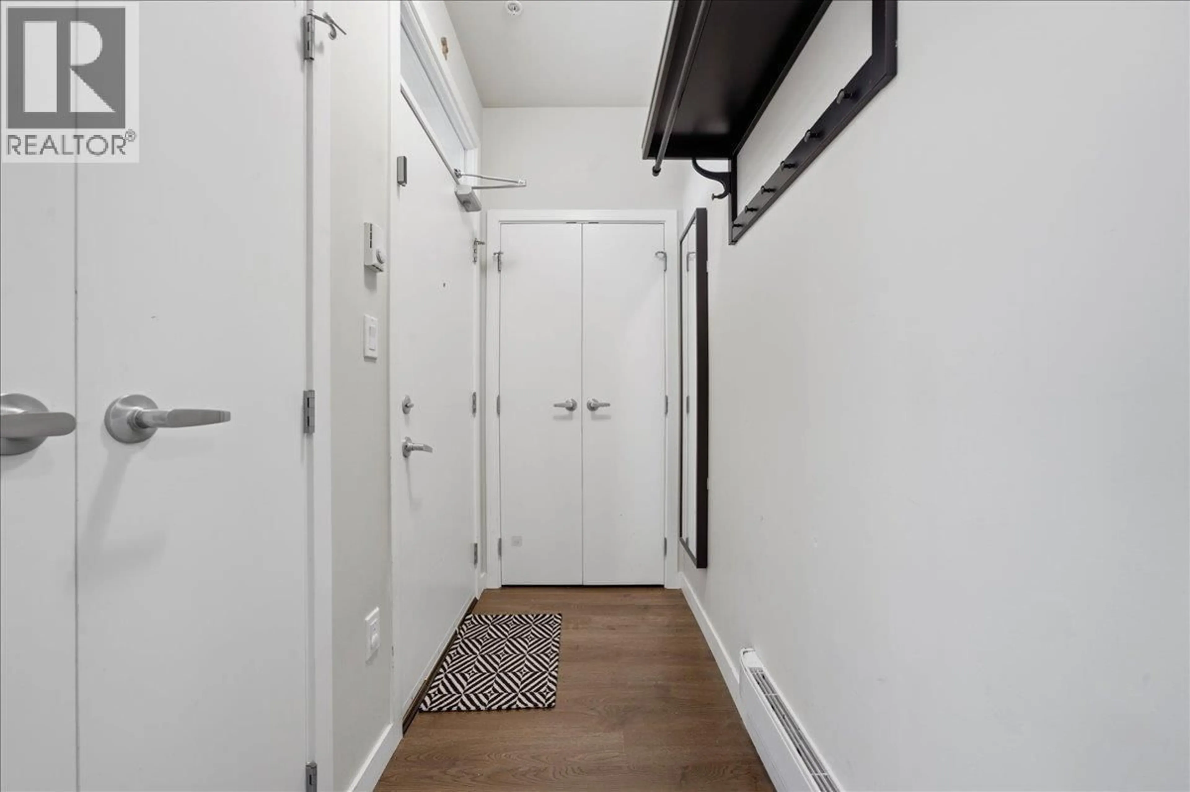 Indoor entryway for P0H06 - 5288 GRIMMER STREET, Burnaby British Columbia V5H0C5