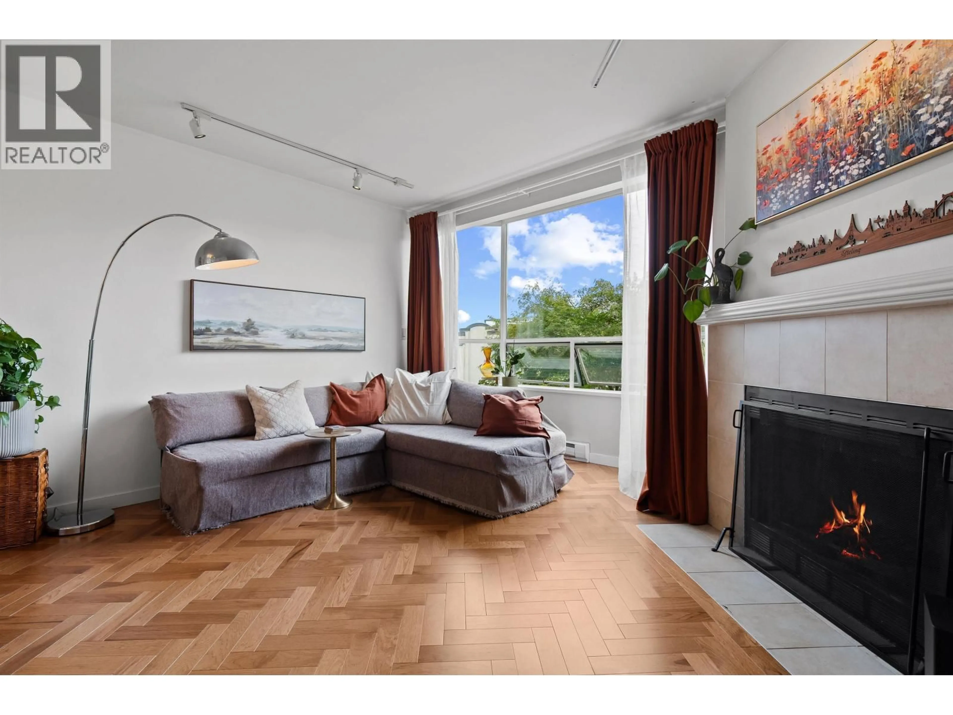 Living room with furniture, unknown for 13 - 939 7TH AVENUE, Vancouver British Columbia V5Z1C4