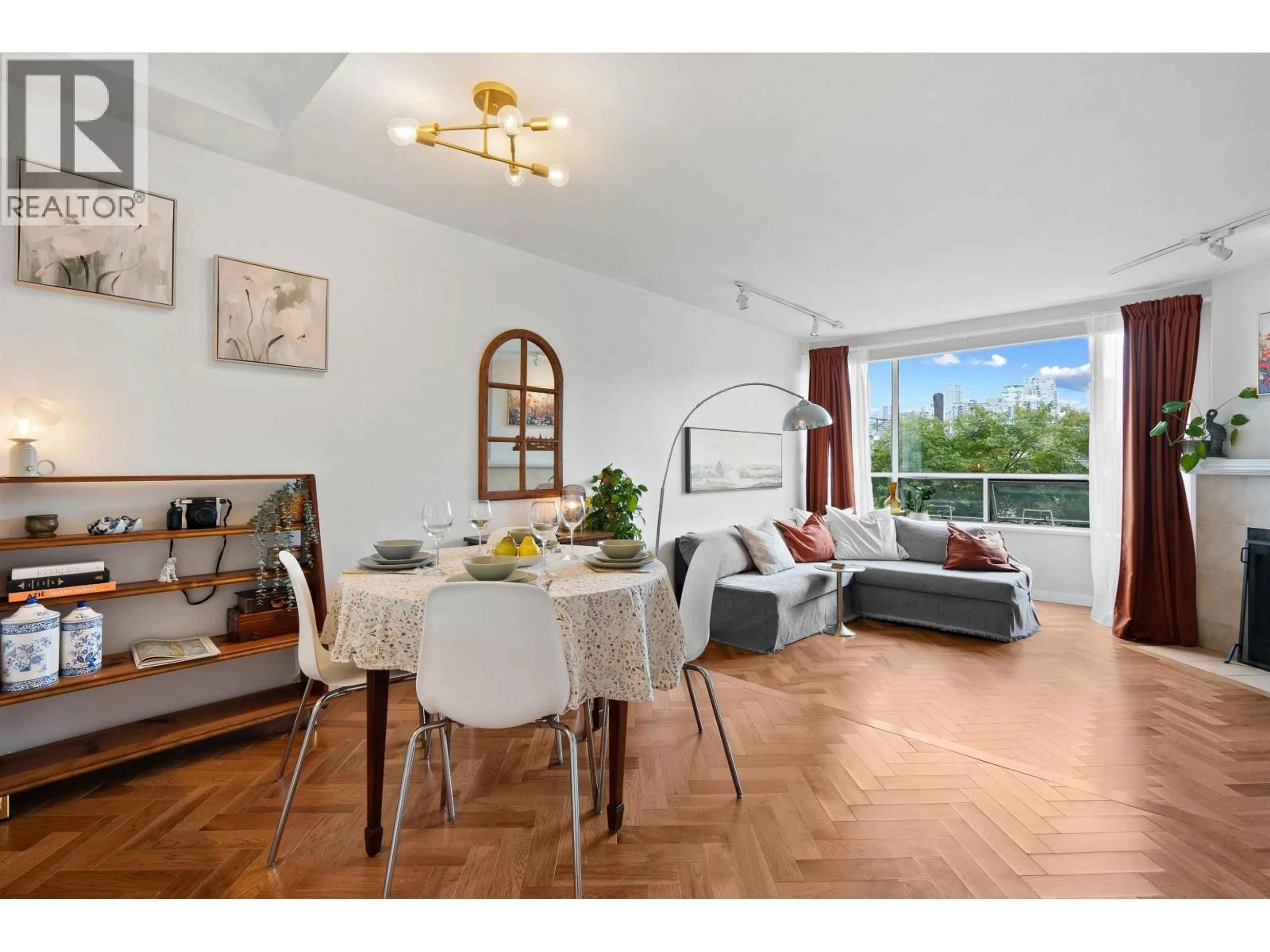 Dining room, wood/laminate floor for 13 - 939 7TH AVENUE, Vancouver British Columbia V5Z1C4