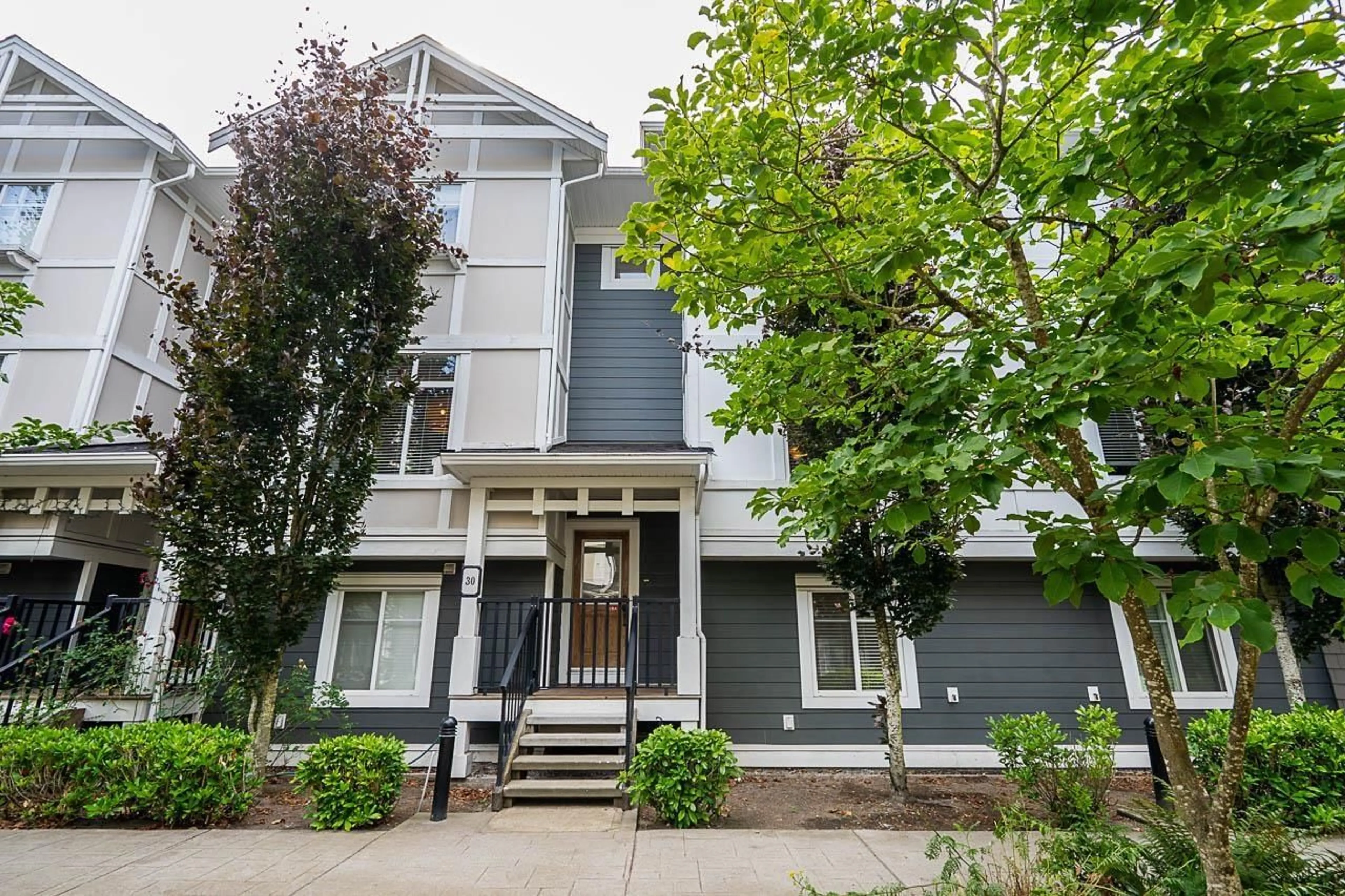 Home with vinyl exterior material, street for 30 - 8433 164 STREET, Surrey British Columbia V4N1E1