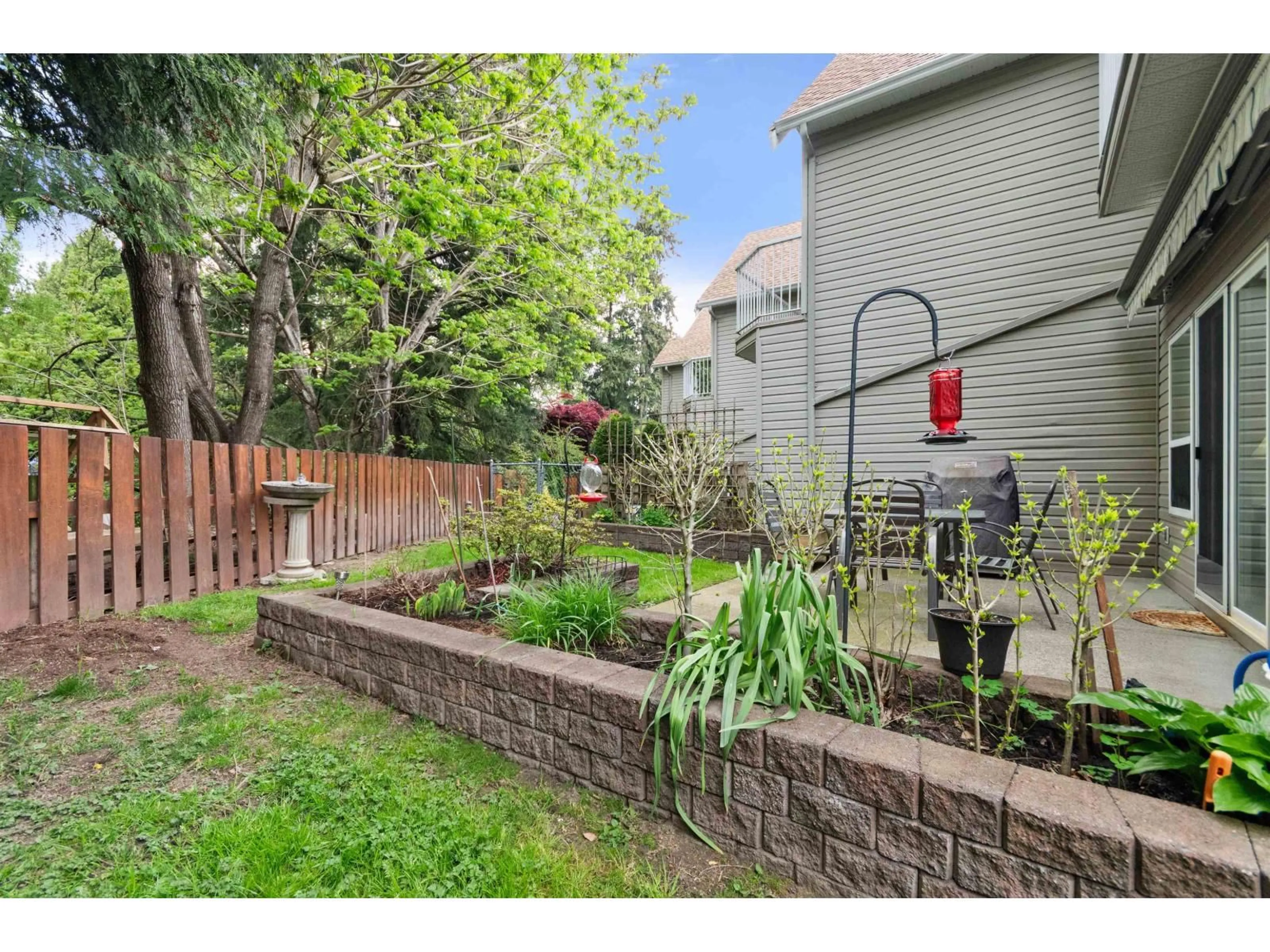 Patio, street for 8 - 46277 CESSNA DRIVE, Chilliwack British Columbia V2P1A7