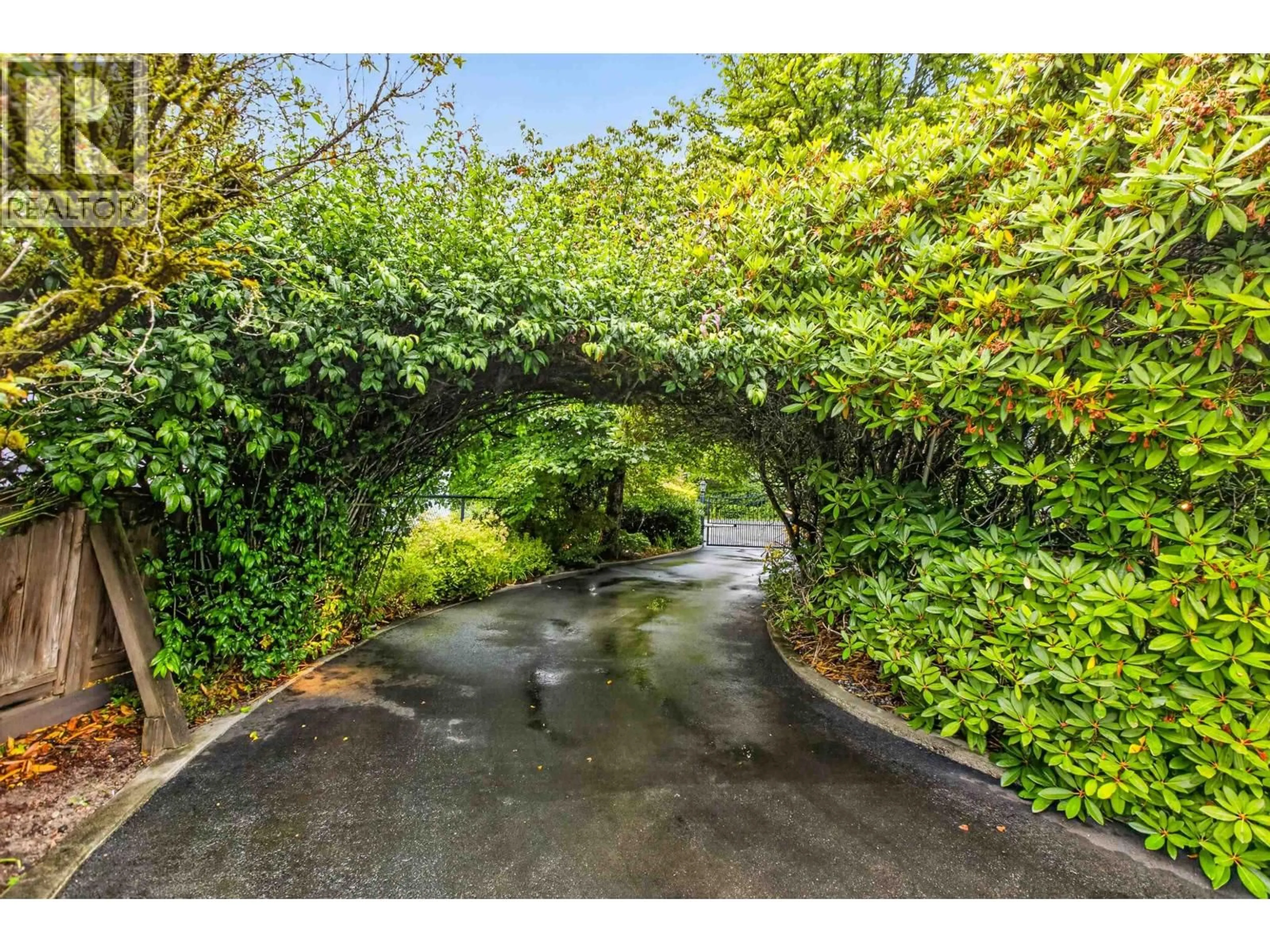 A pic from outside/outdoor area/front of a property/back of a property/a pic from drone, street for 21662 RIVER ROAD, Maple Ridge British Columbia V2X2B7