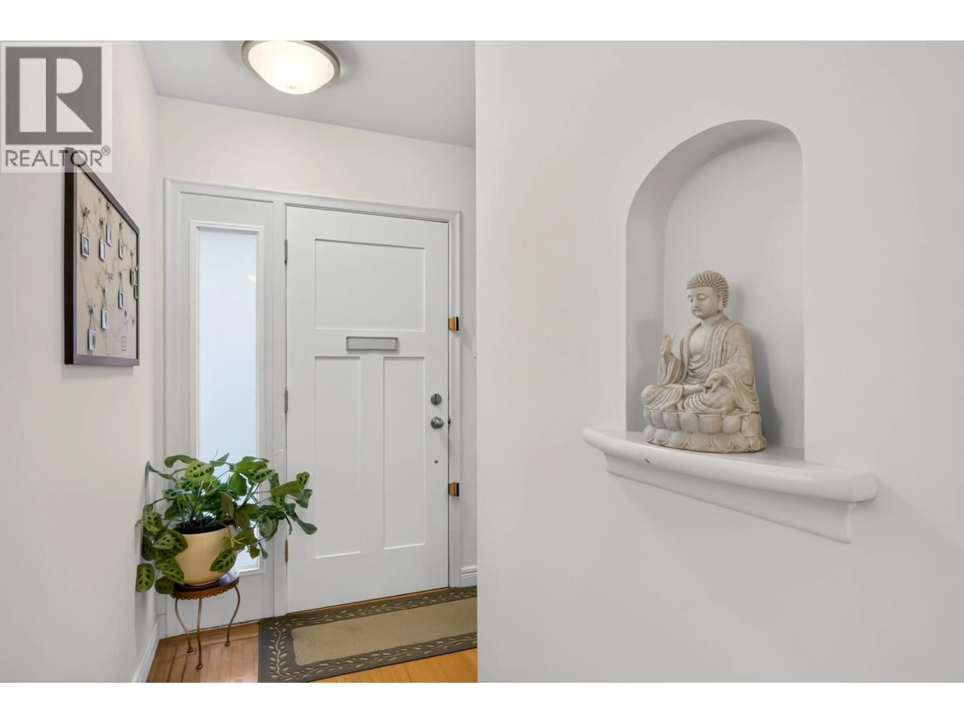 Indoor entryway for 21662 RIVER ROAD, Maple Ridge British Columbia V2X2B7