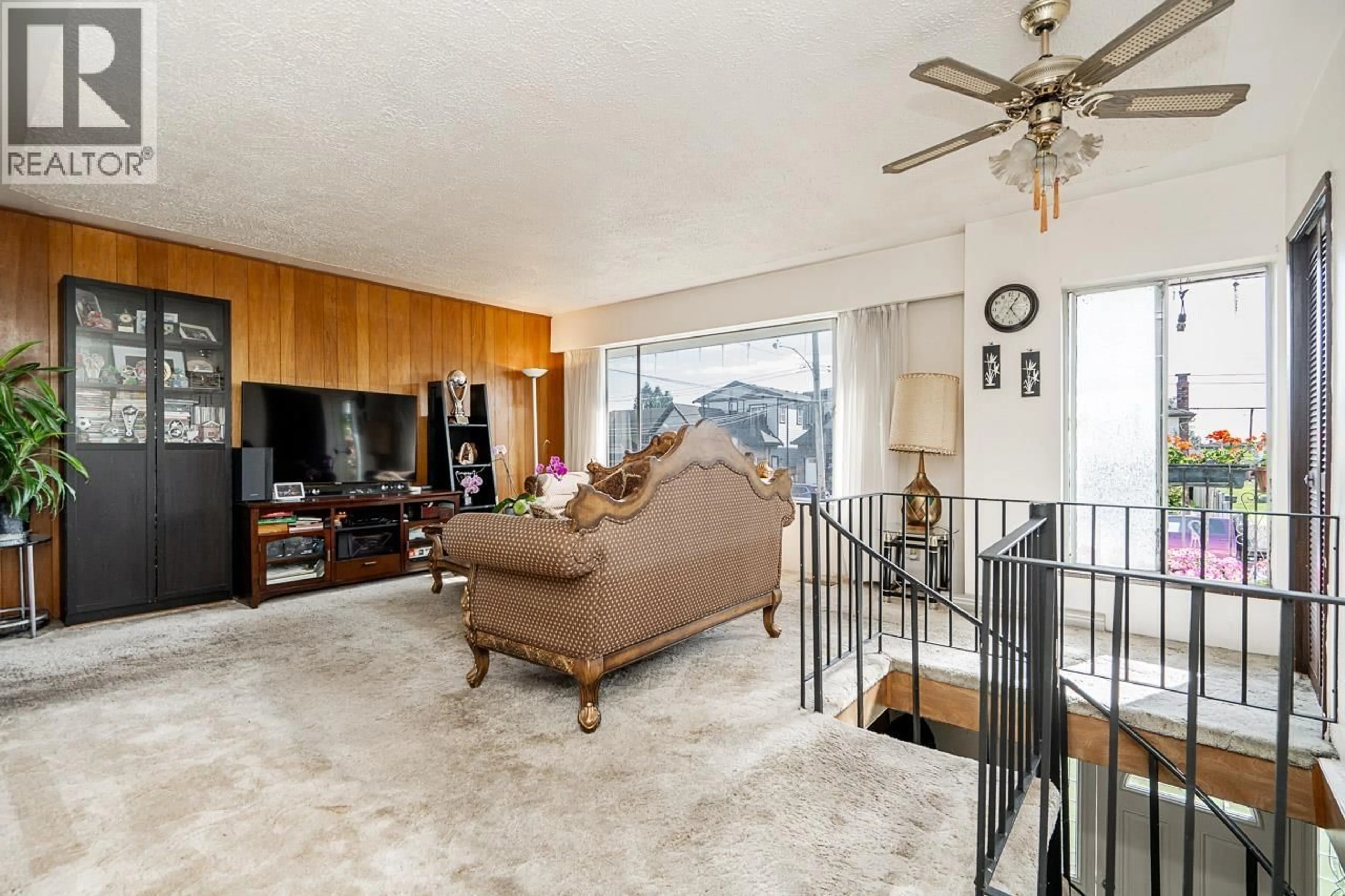 Living room with furniture, unknown for 343 PEMBINA STREET, New Westminster British Columbia V3M5J5