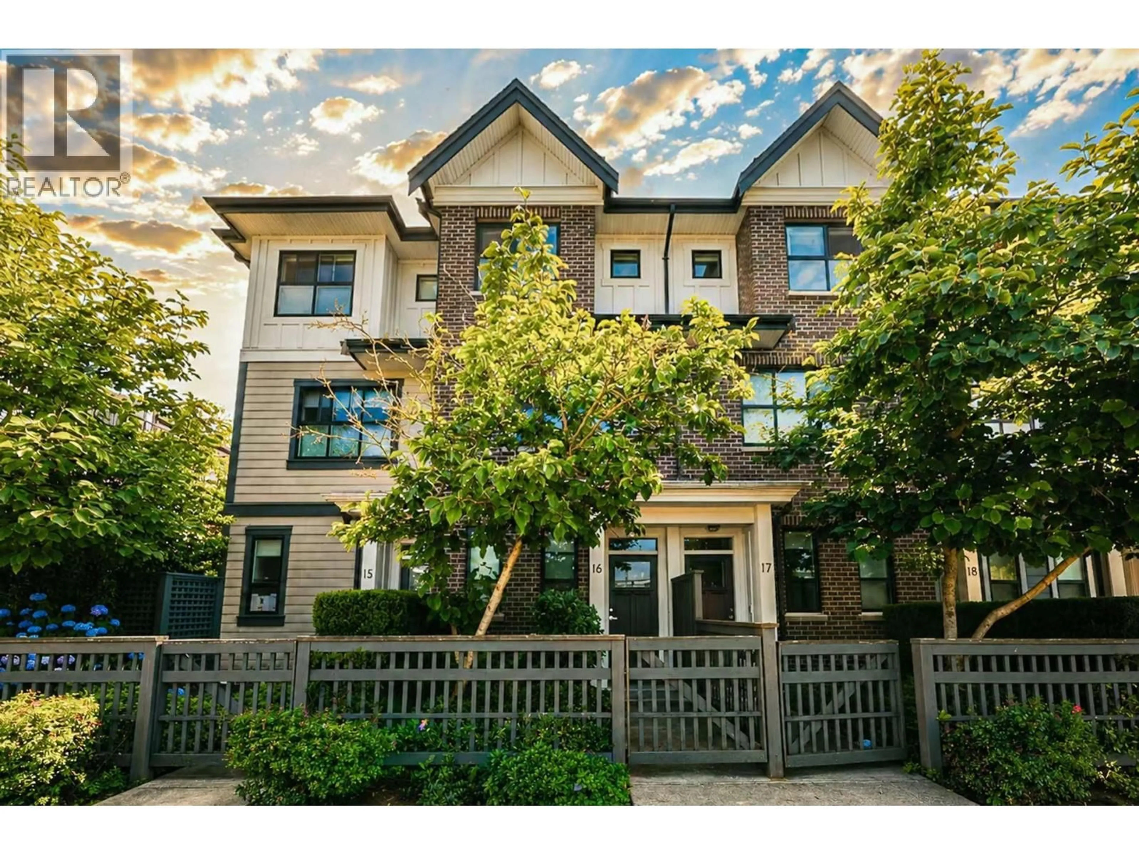Unknown for 16 - 7039 MACPHERSON AVENUE, Burnaby British Columbia V5J4N4