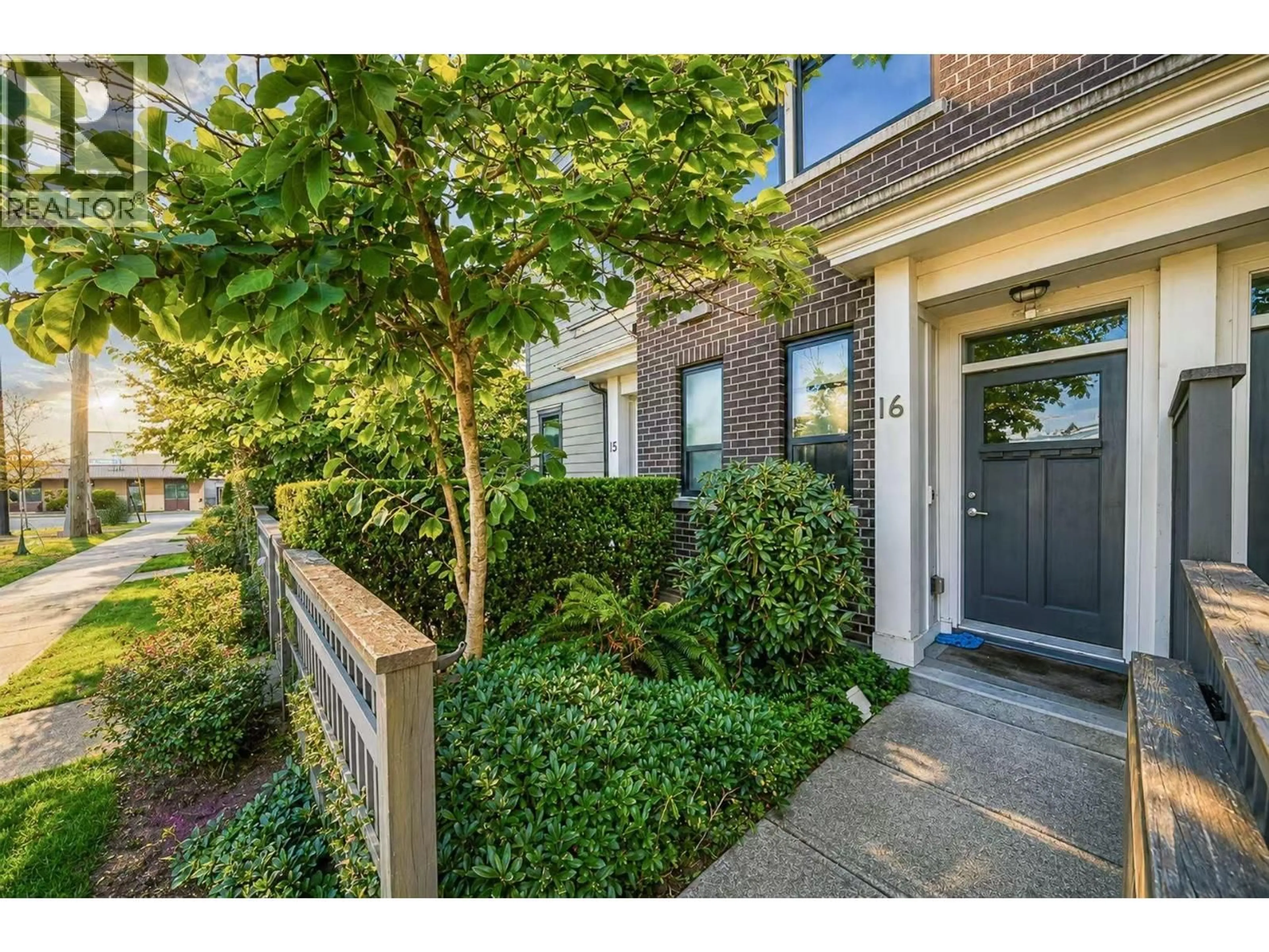 Unknown for 16 - 7039 MACPHERSON AVENUE, Burnaby British Columbia V5J4N4