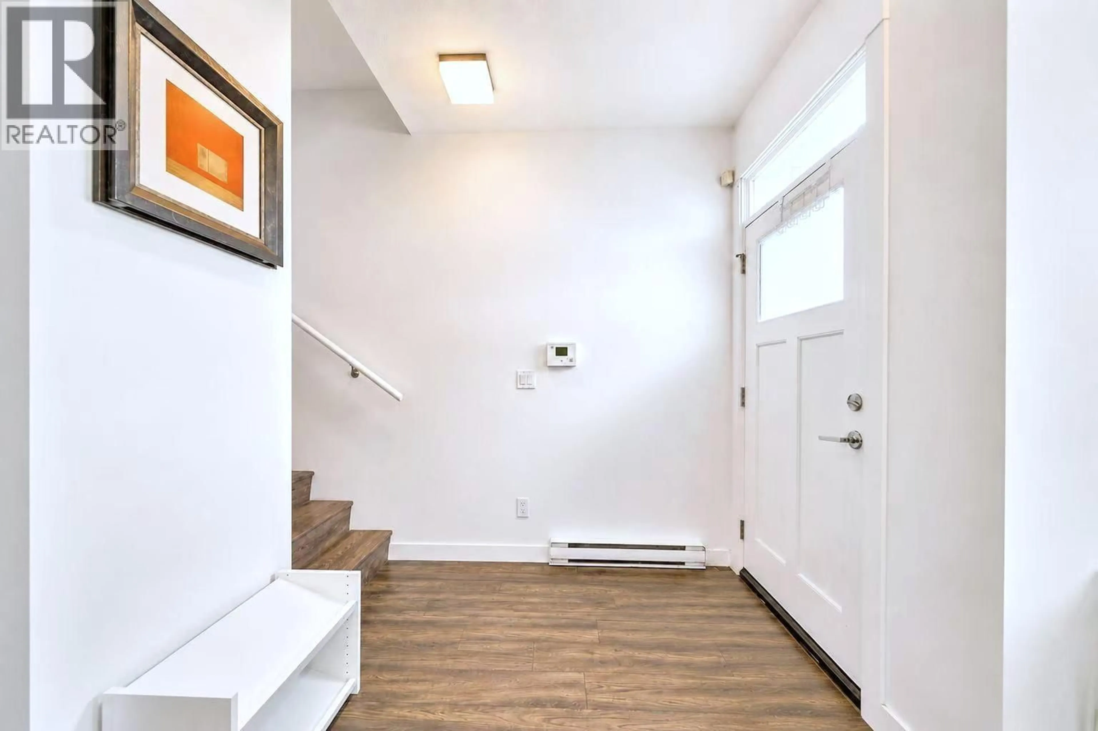 Indoor entryway for 16 - 7039 MACPHERSON AVENUE, Burnaby British Columbia V5J4N4