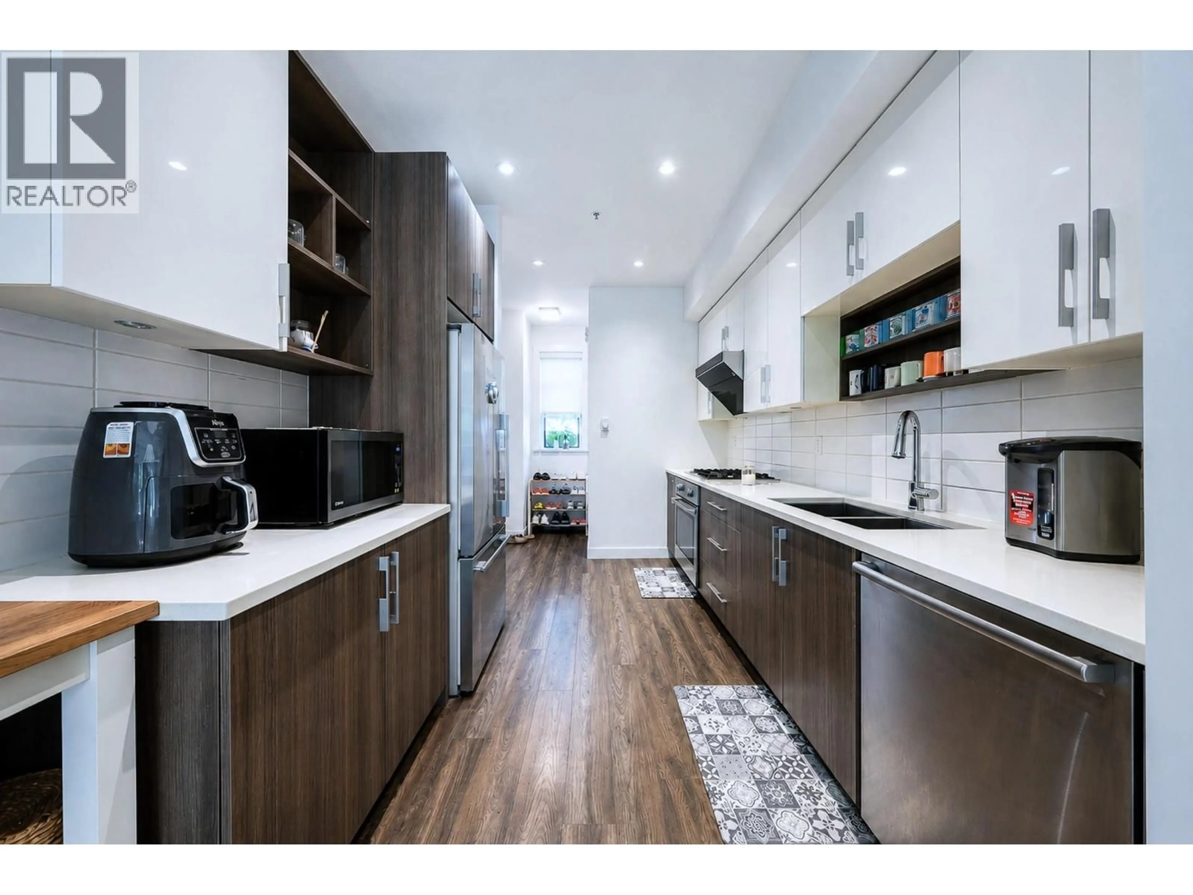 Open concept kitchen, unknown for 16 - 7039 MACPHERSON AVENUE, Burnaby British Columbia V5J4N4