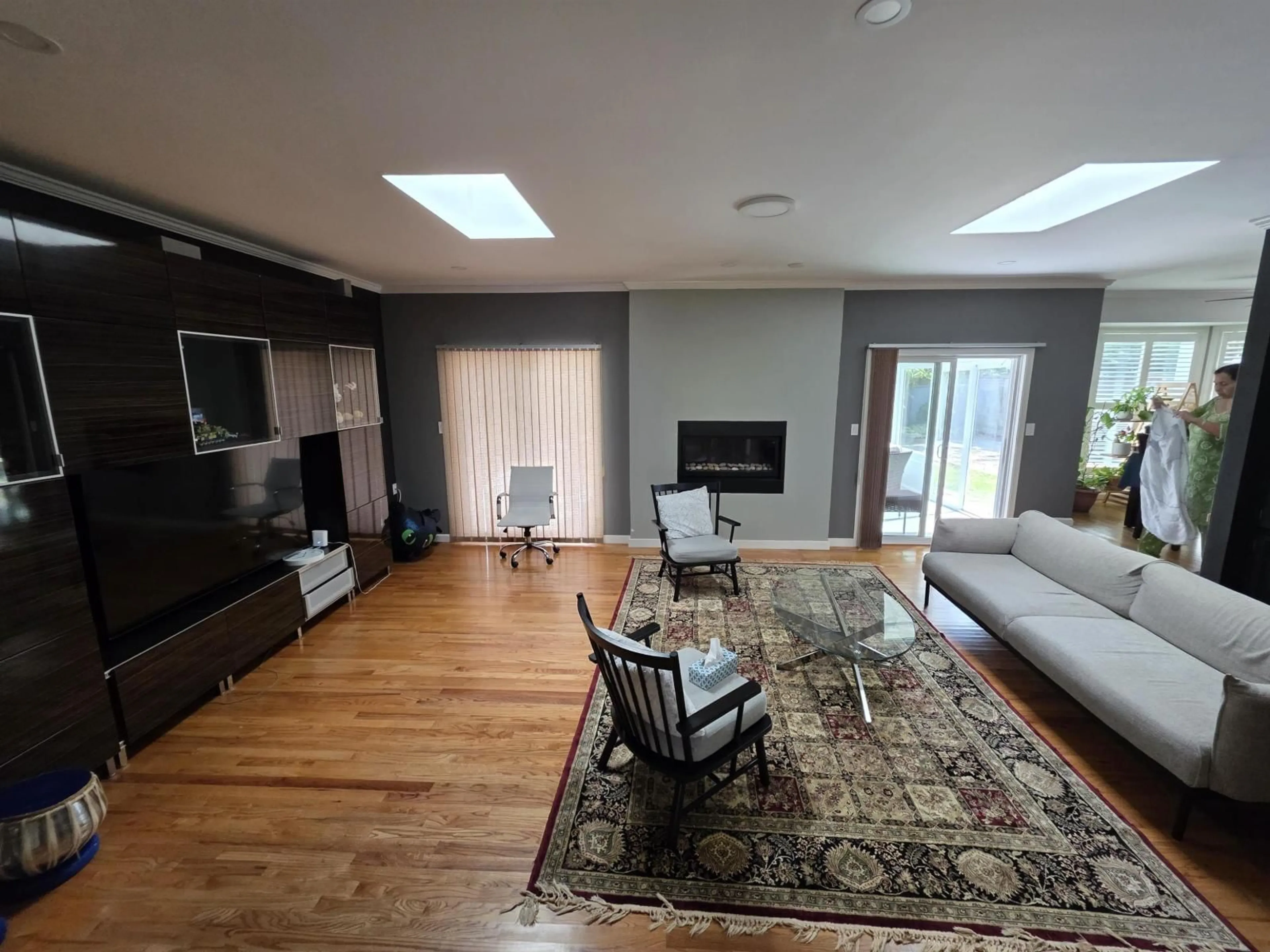 Living room with furniture, unknown for 15580 20 AVENUE, Surrey British Columbia V4A2A5