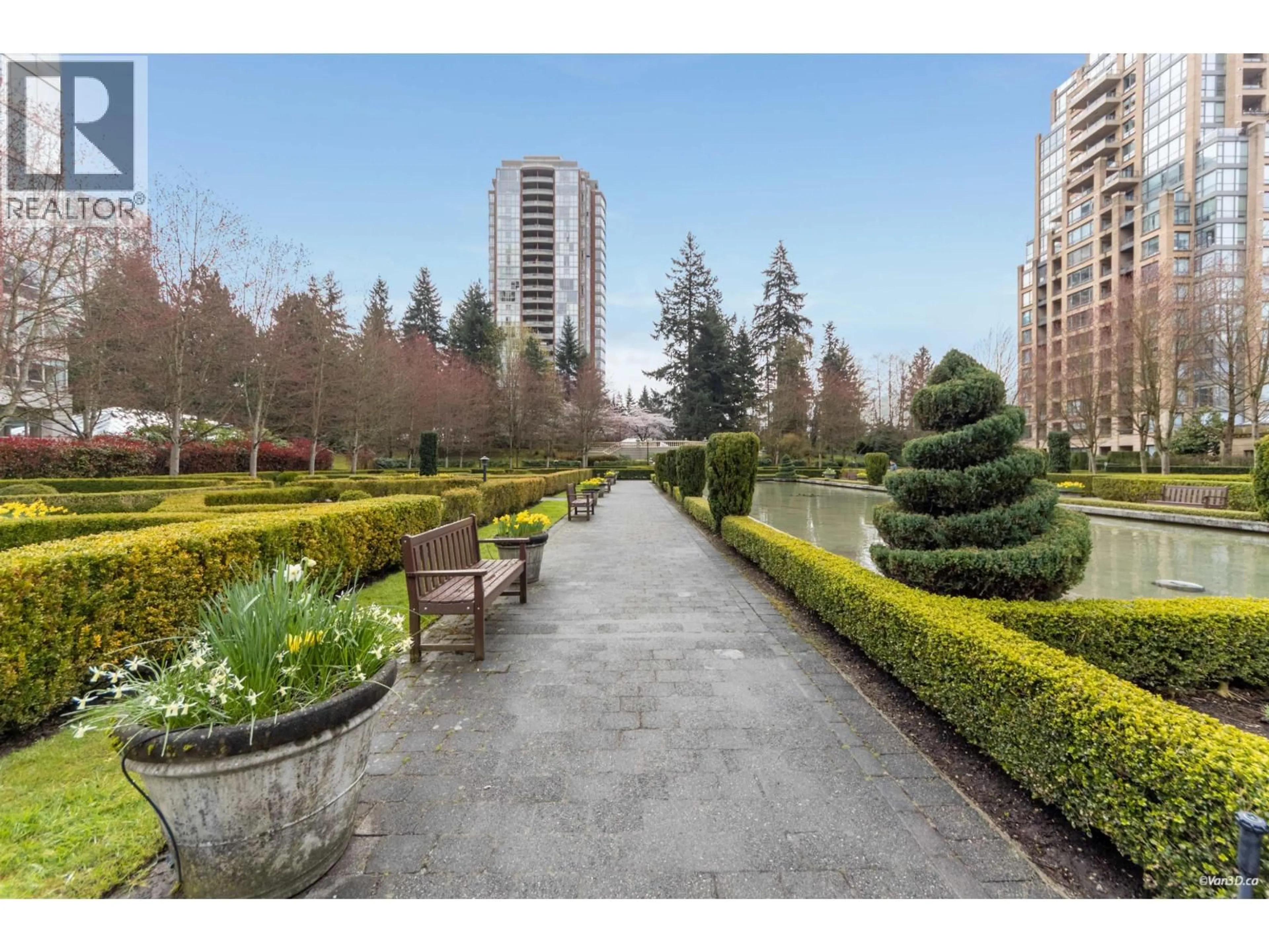 Patio, street for 1707 - 6838 STATION HILL DRIVE, Burnaby British Columbia V3N5A4