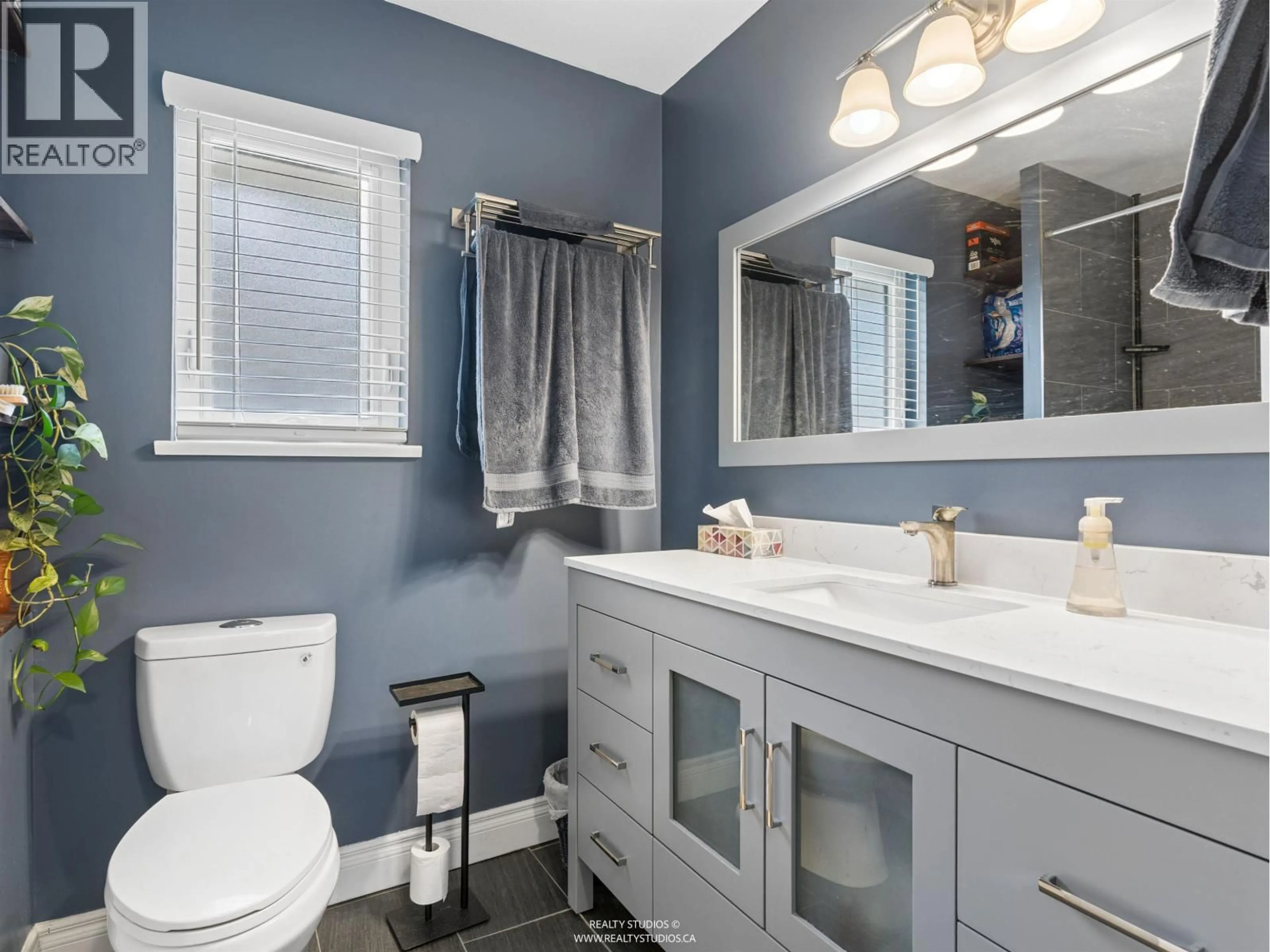 Contemporary bathroom, ceramic/tile floor for 12 - 19171 MITCHELL ROAD, Pitt Meadows British Columbia V3Y2G3