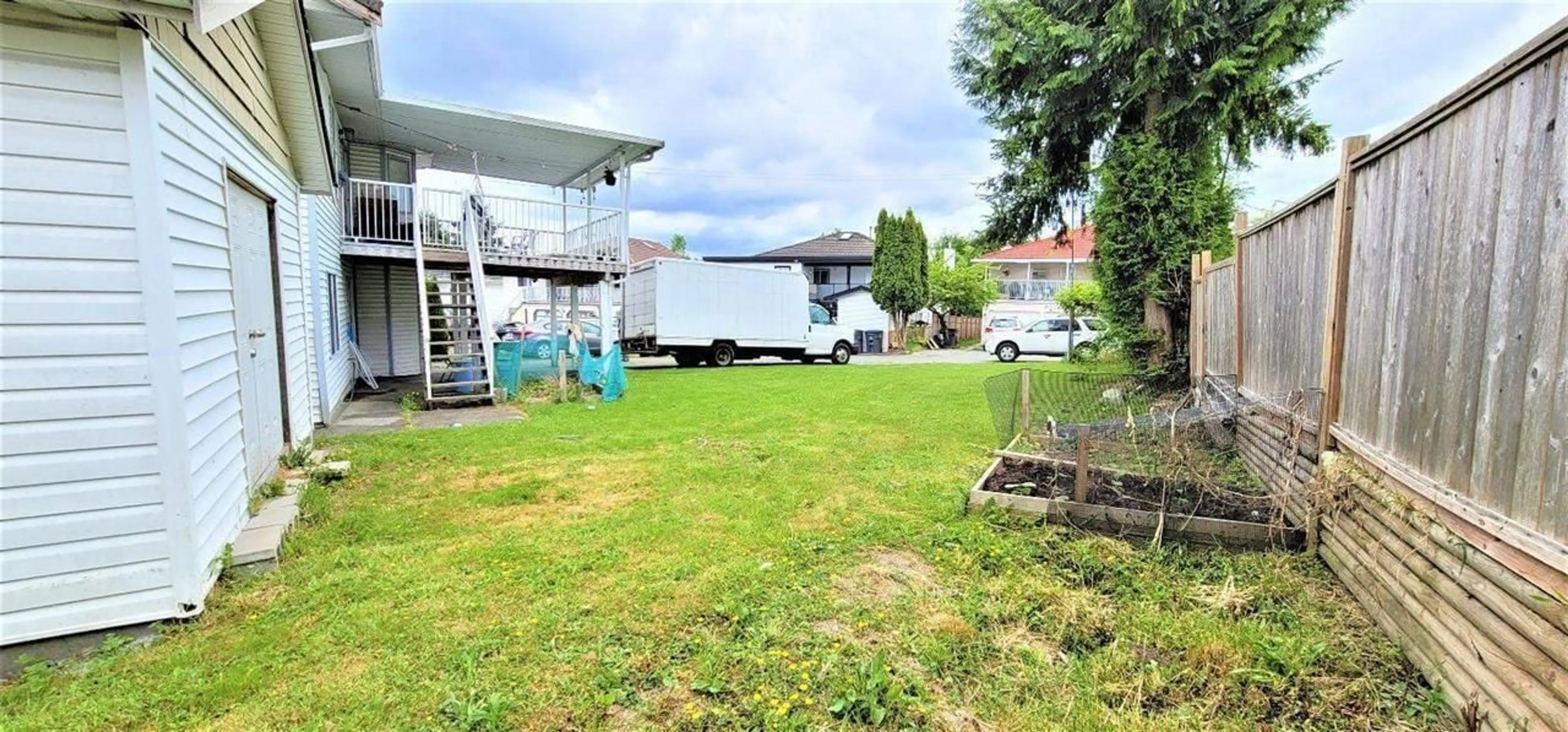 A pic from outside/outdoor area/front of a property/back of a property/a pic from drone, street for 13310 88A AVENUE, Surrey British Columbia V3V7W4