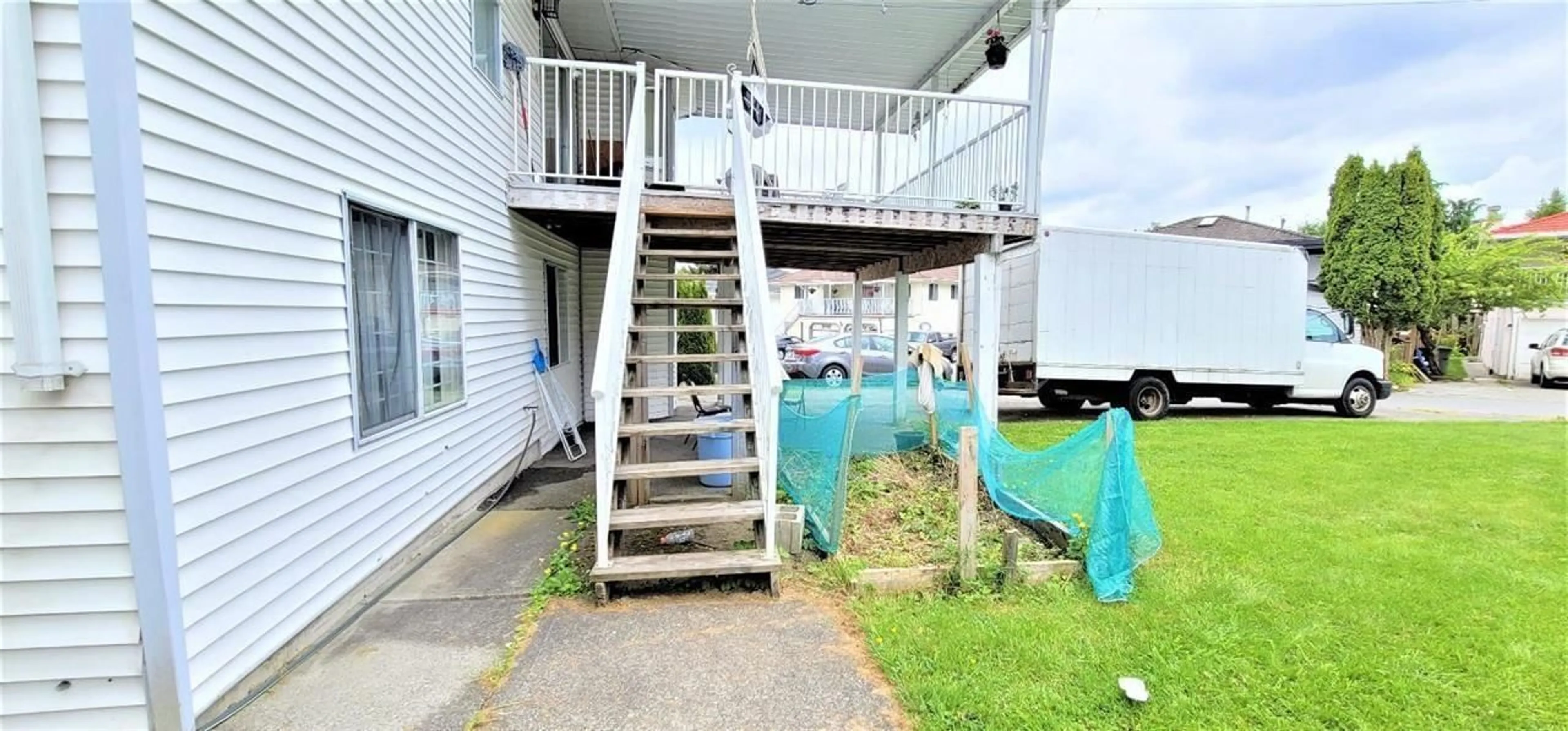 Stairs for 13310 88A AVENUE, Surrey British Columbia V3V7W4