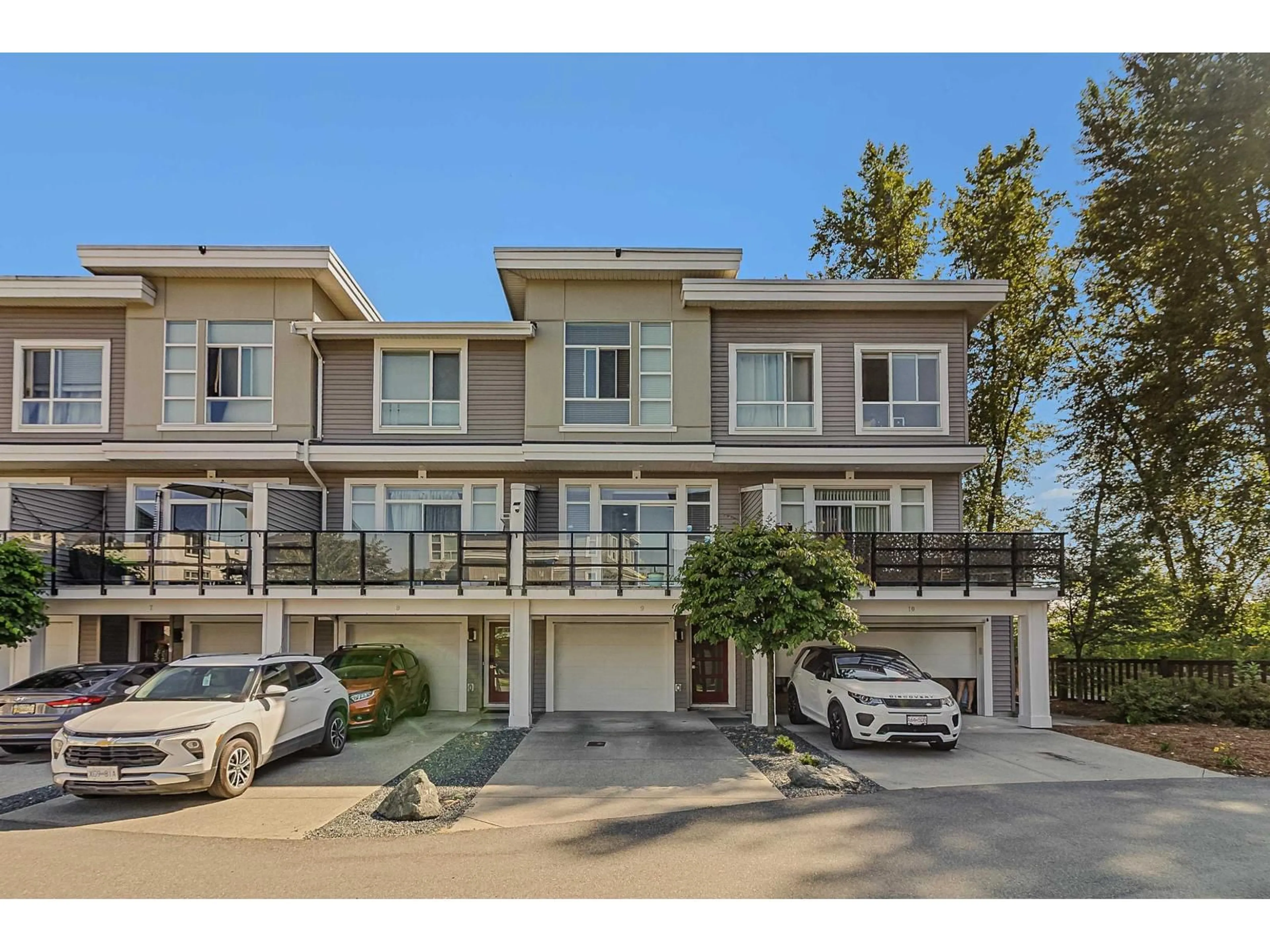 A pic from outside/outdoor area/front of a property/back of a property/a pic from drone, street for 9 - 8413 MIDTOWN WAY, Chilliwack British Columbia V2P0G7