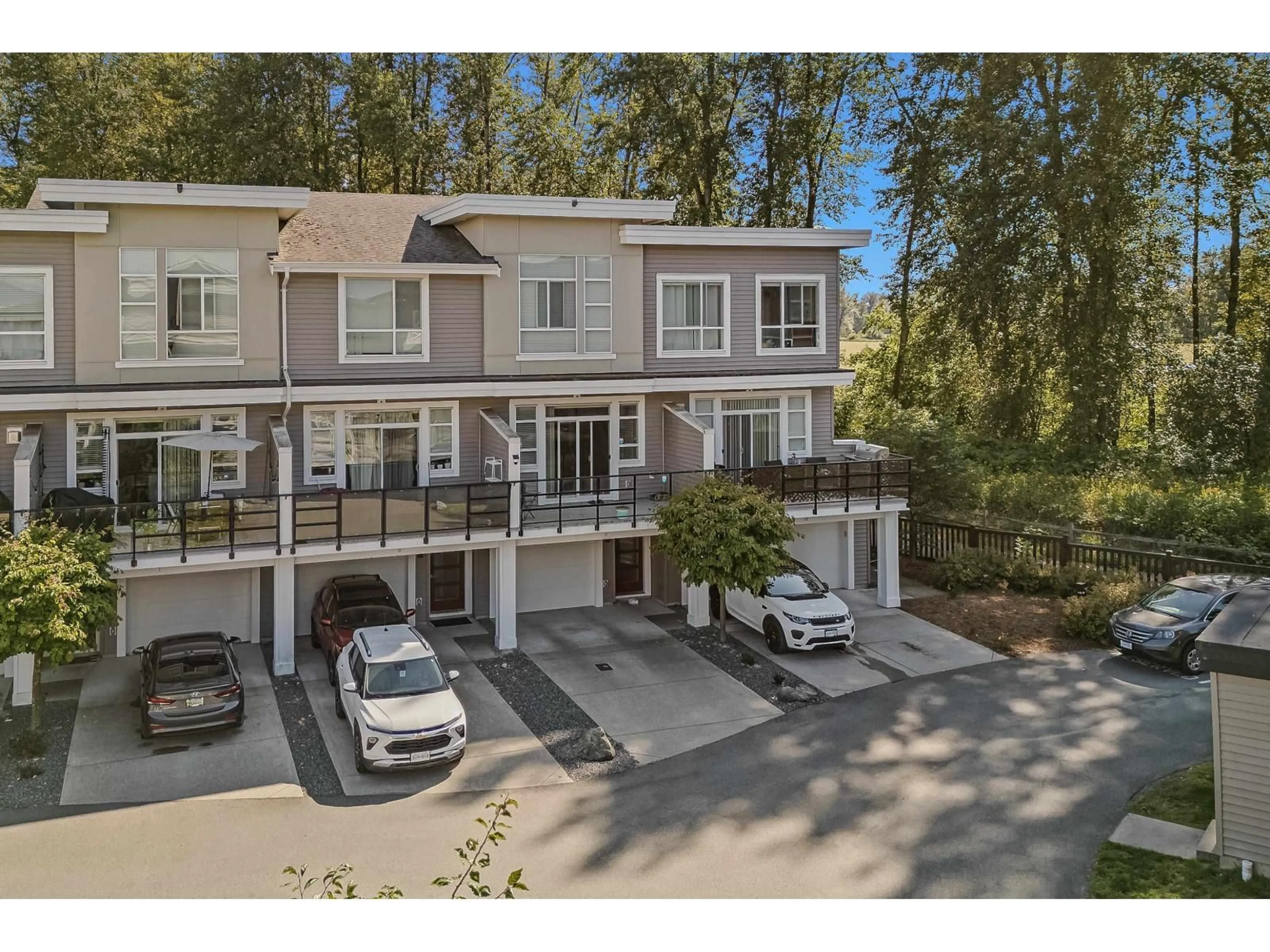 A pic from outside/outdoor area/front of a property/back of a property/a pic from drone, unknown for 9 - 8413 MIDTOWN WAY, Chilliwack British Columbia V2P0G7