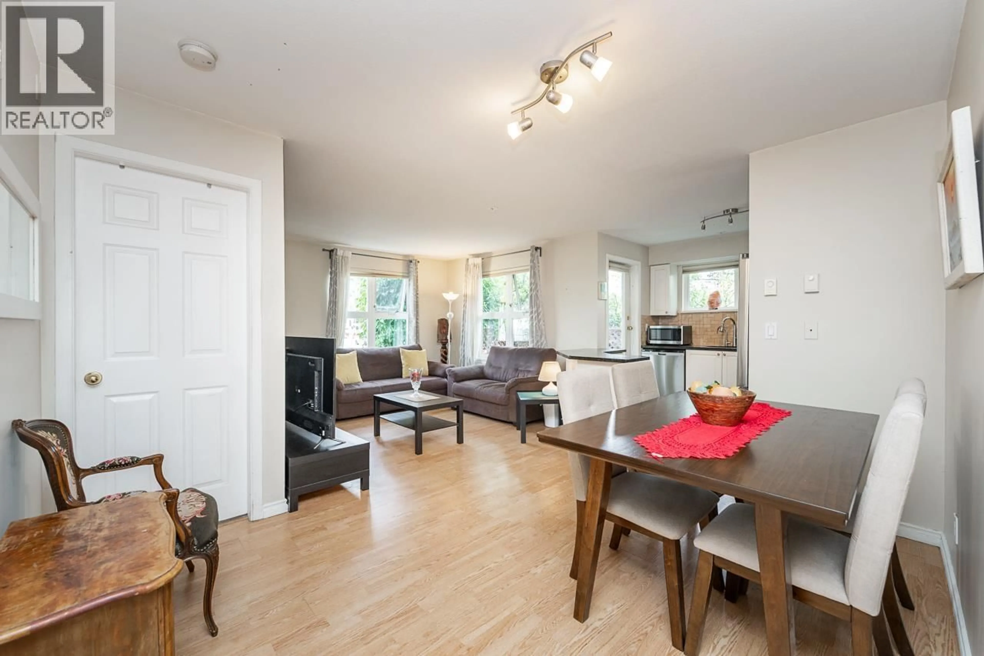 Living room with furniture, wood/laminate floor for 114 - 1519 GRANT AVENUE, Port Coquitlam British Columbia V3B7S8