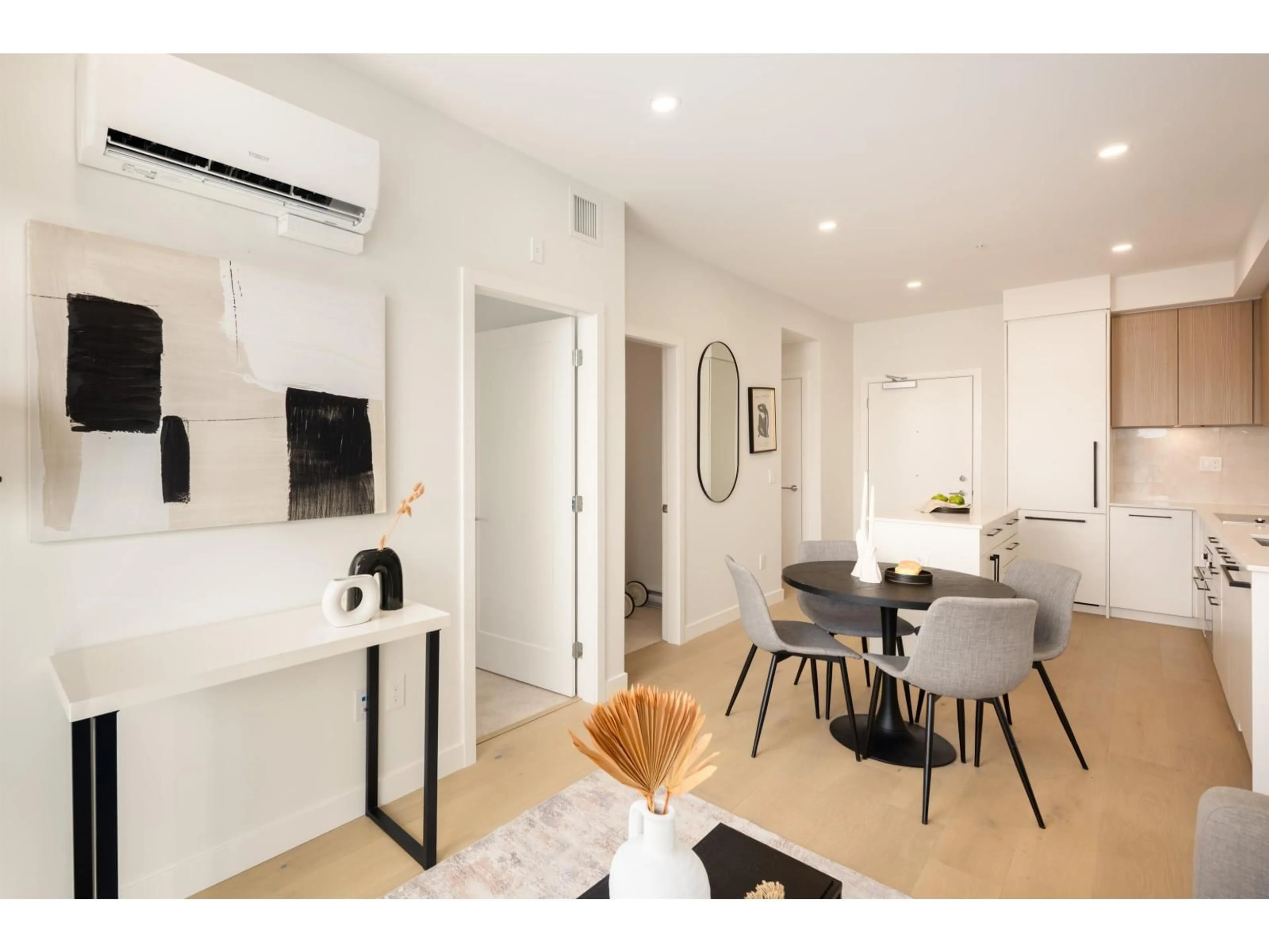 A pic of a room for 604 - 5398 207 STREET, Langley British Columbia V3A2E6