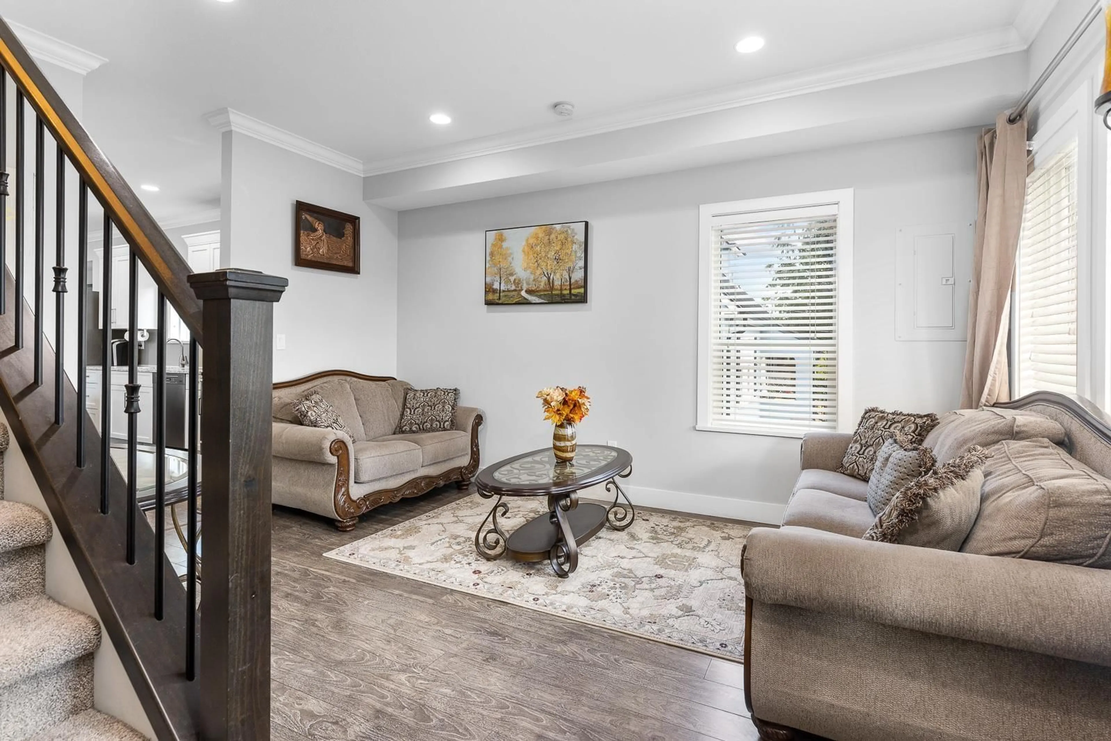 Living room with furniture, unknown for 33067 6TH AVENUE, Mission British Columbia V2V1Z8