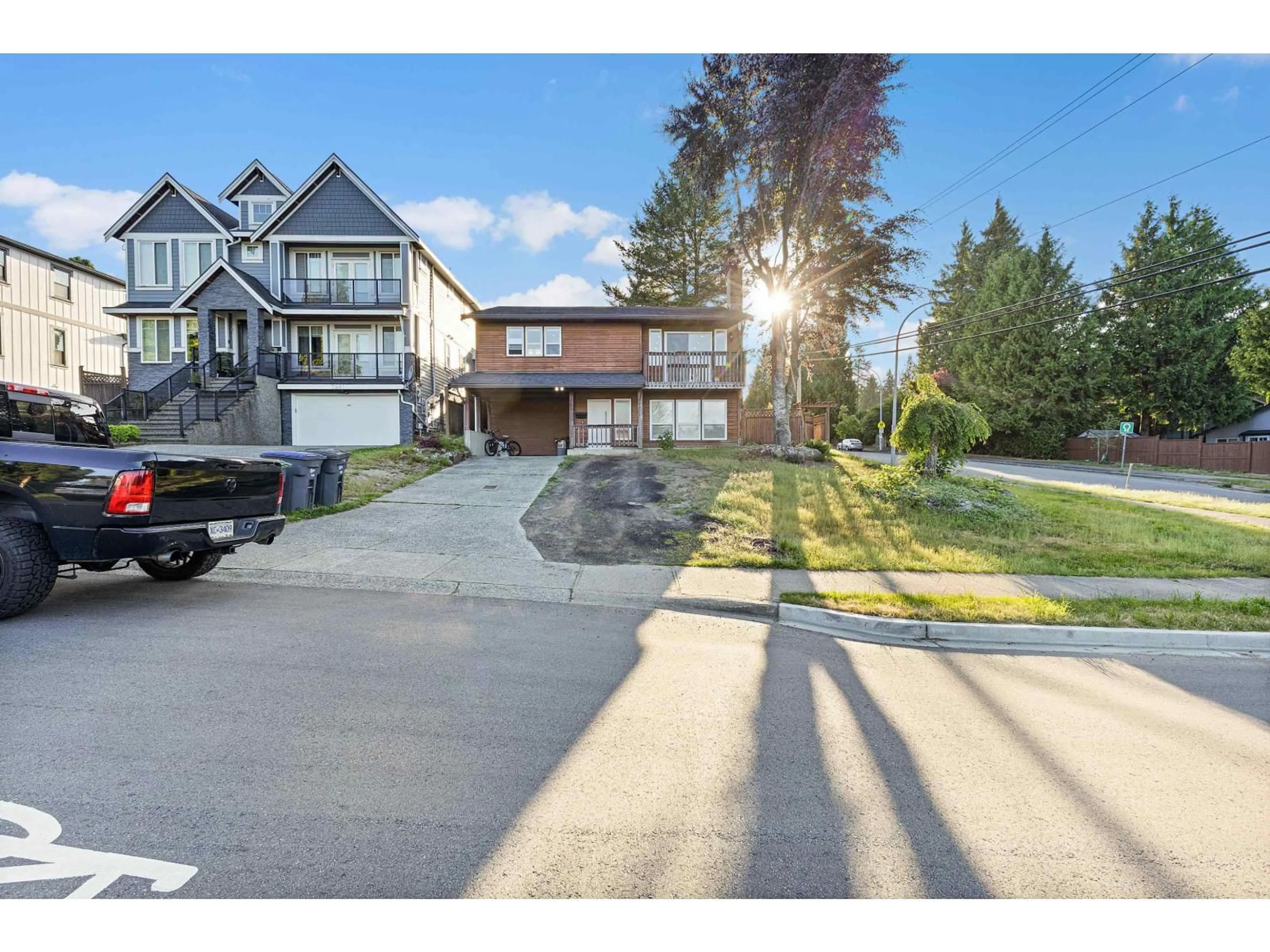 A pic from outside/outdoor area/front of a property/back of a property/a pic from drone, street for 7991 138A STREET, Surrey British Columbia V3W7E8