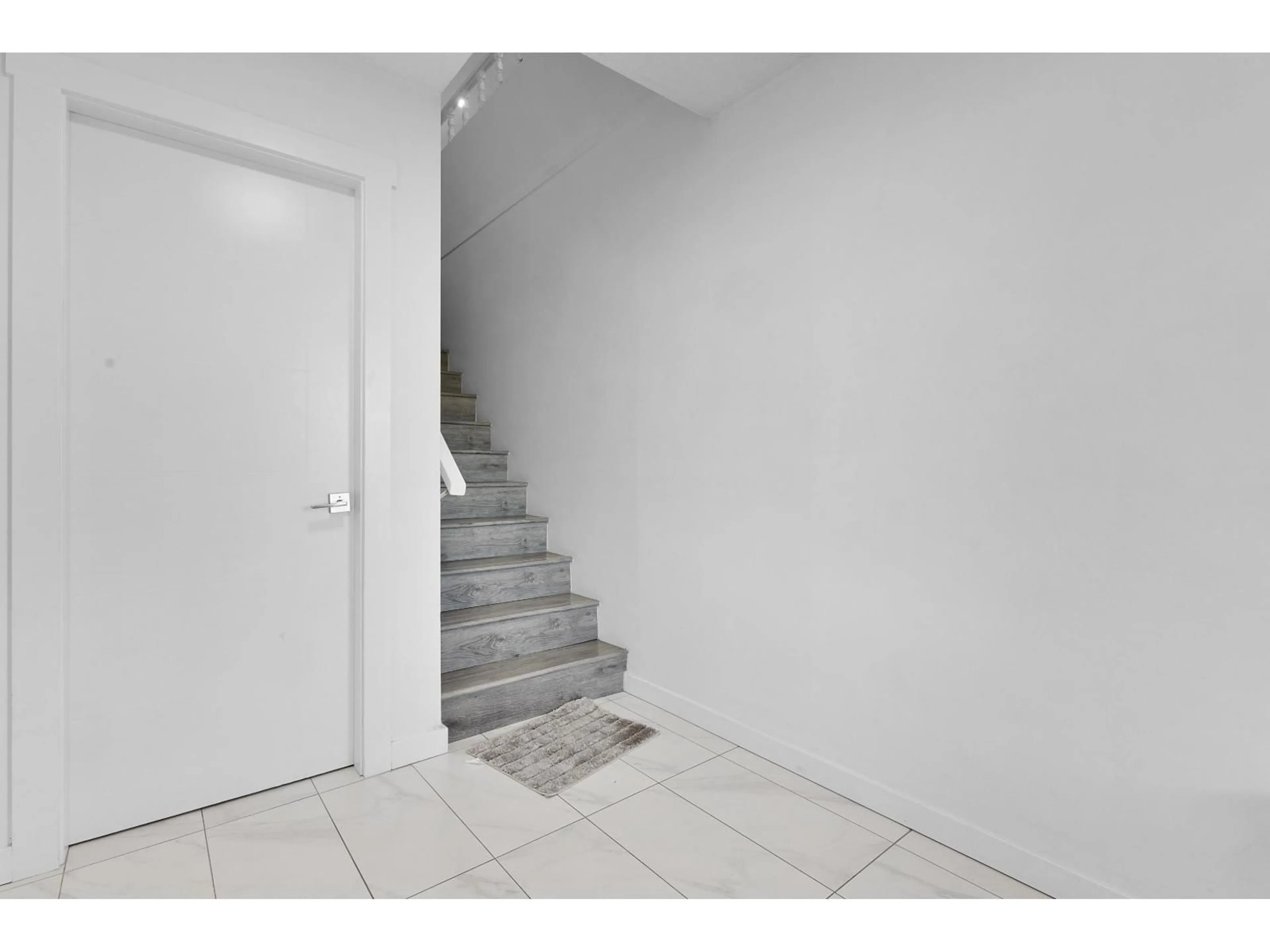 Stairs for 7991 138A STREET, Surrey British Columbia V3W7E8