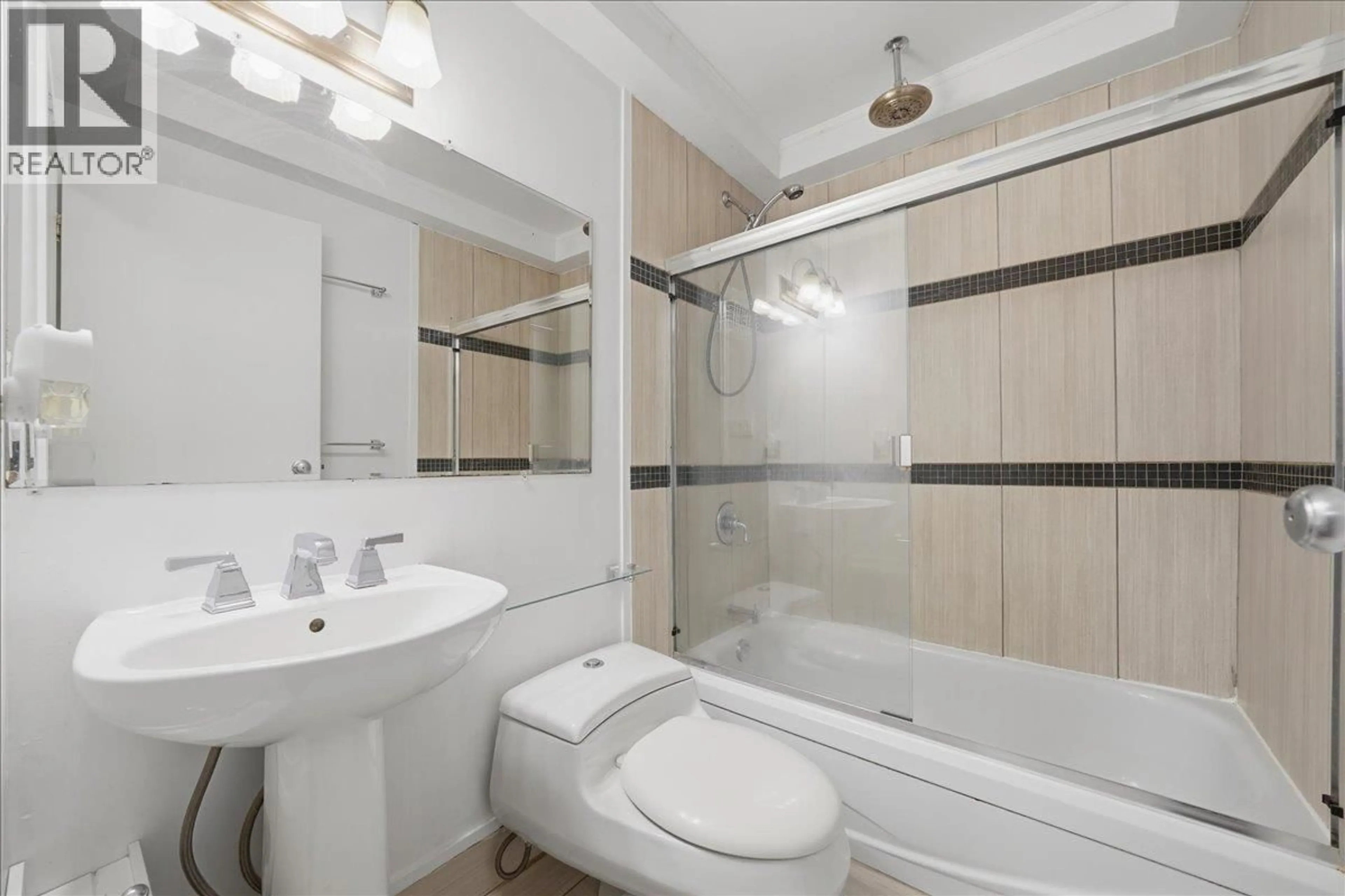 Standard bathroom, ceramic/tile floor for 309 - 825 7TH AVENUE, Vancouver British Columbia V5T1P4