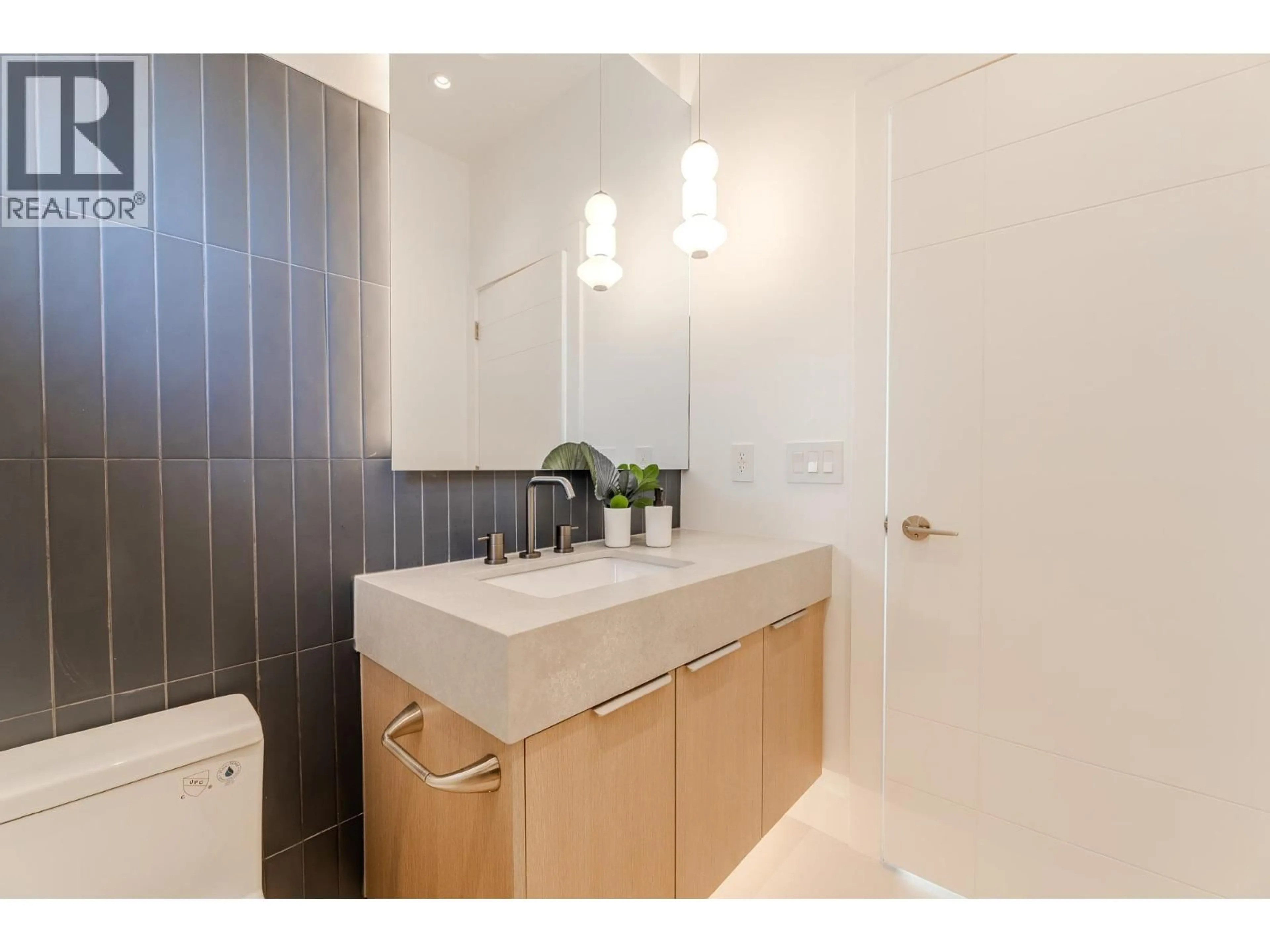 Standard bathroom, ceramic/tile floor for 1 - 8483 16 AVENUE, Burnaby British Columbia V3N1S4