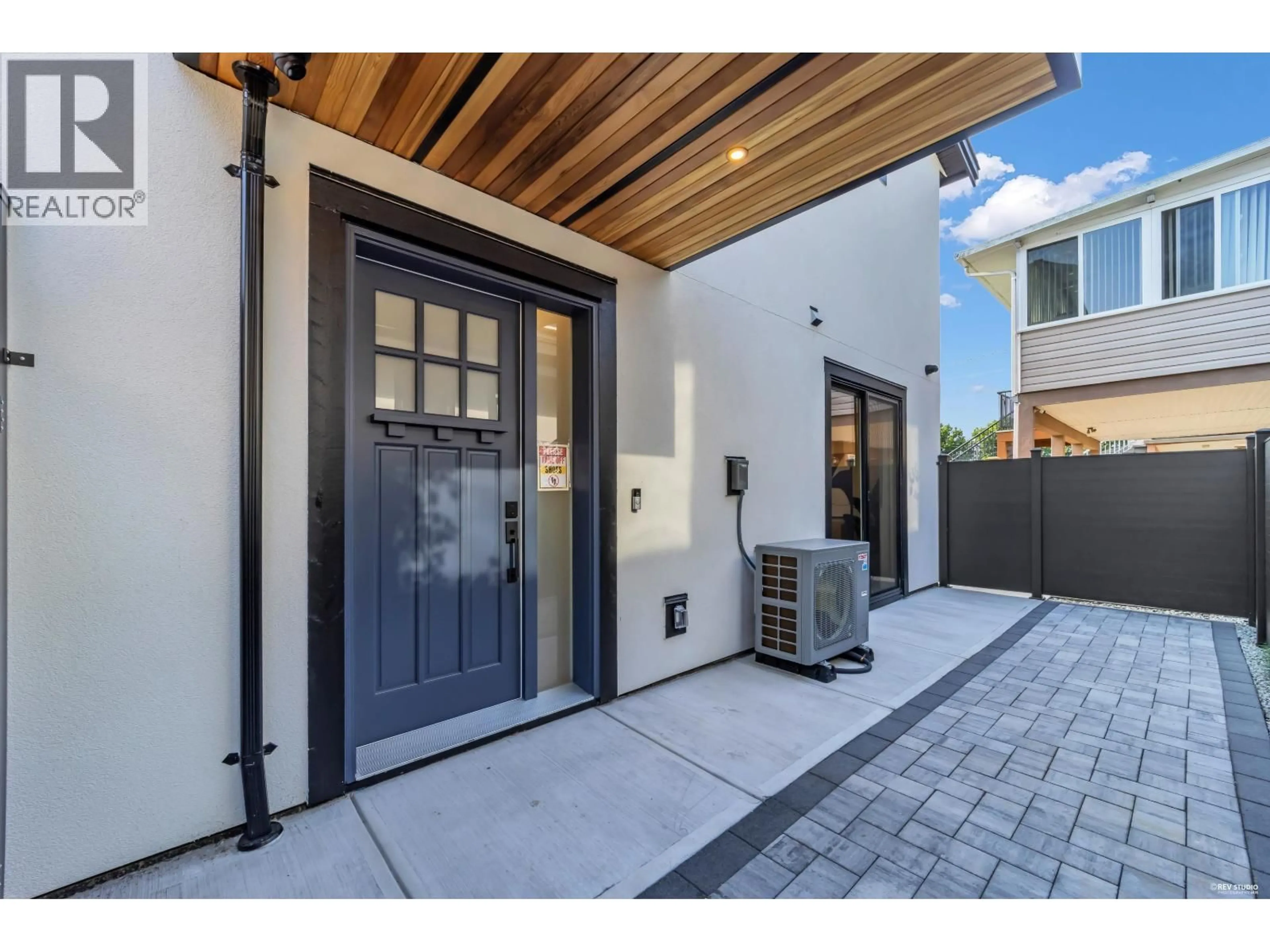 Indoor entryway for 1 - 6388 ARGYLE STREET, Vancouver British Columbia V5P3K3