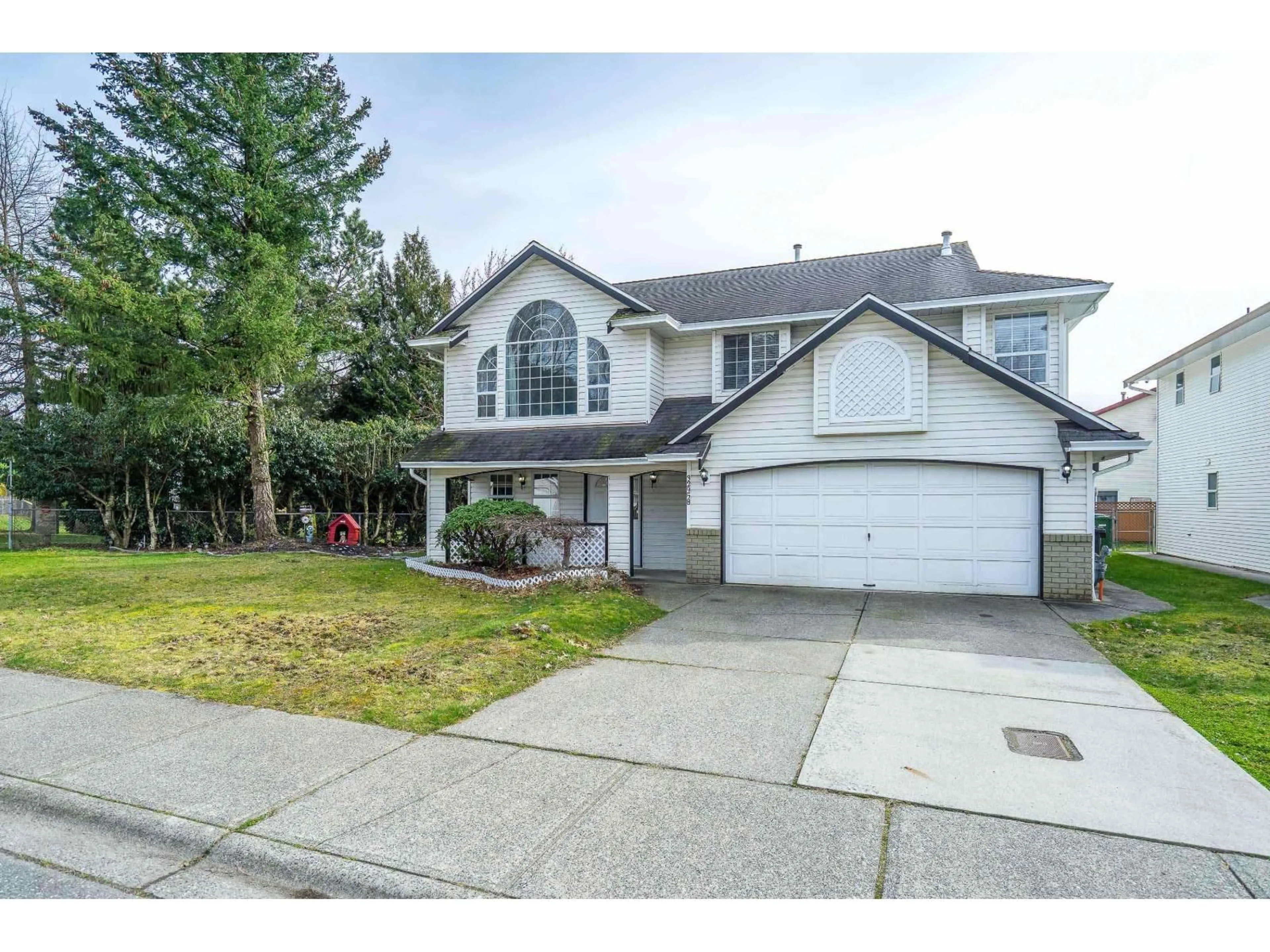Home with vinyl exterior material, street for 32958 HARWOOD PLACE, Abbotsford British Columbia V2S7C2