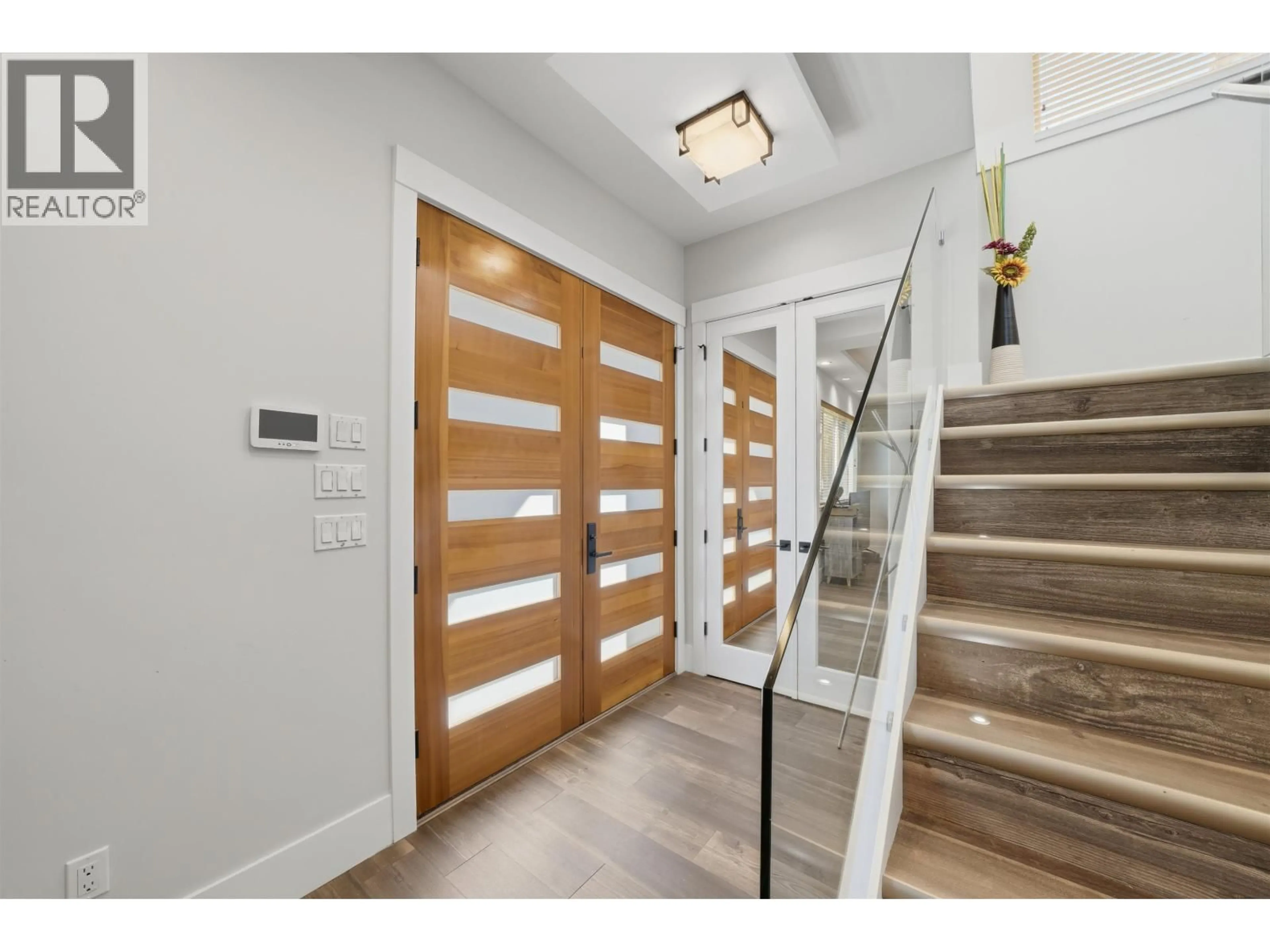 Indoor entryway for 3123 7TH AVENUE, Vancouver British Columbia V5M1V6