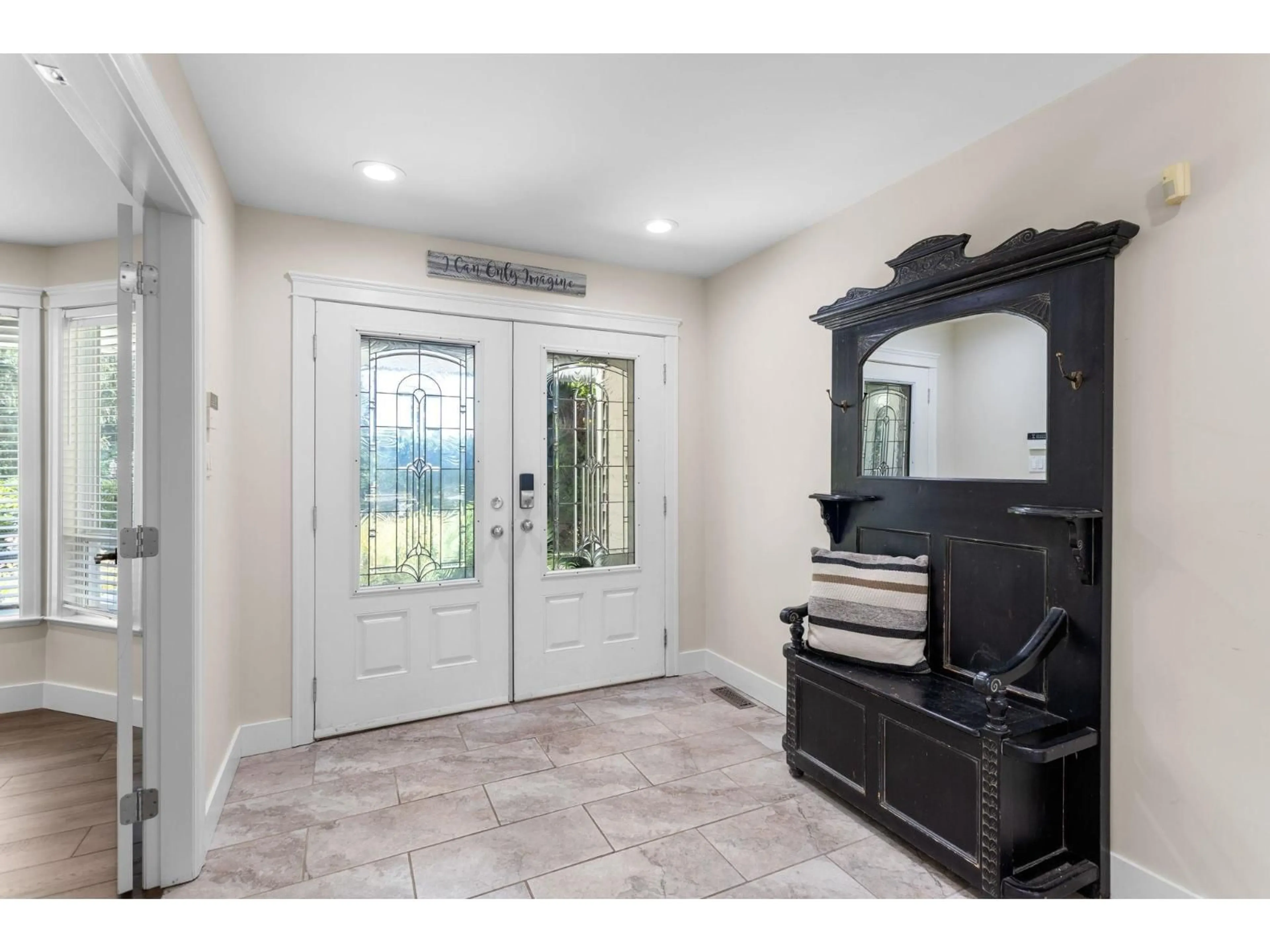 Indoor entryway for 26627 60 AVENUE, Langley British Columbia V4W1V7