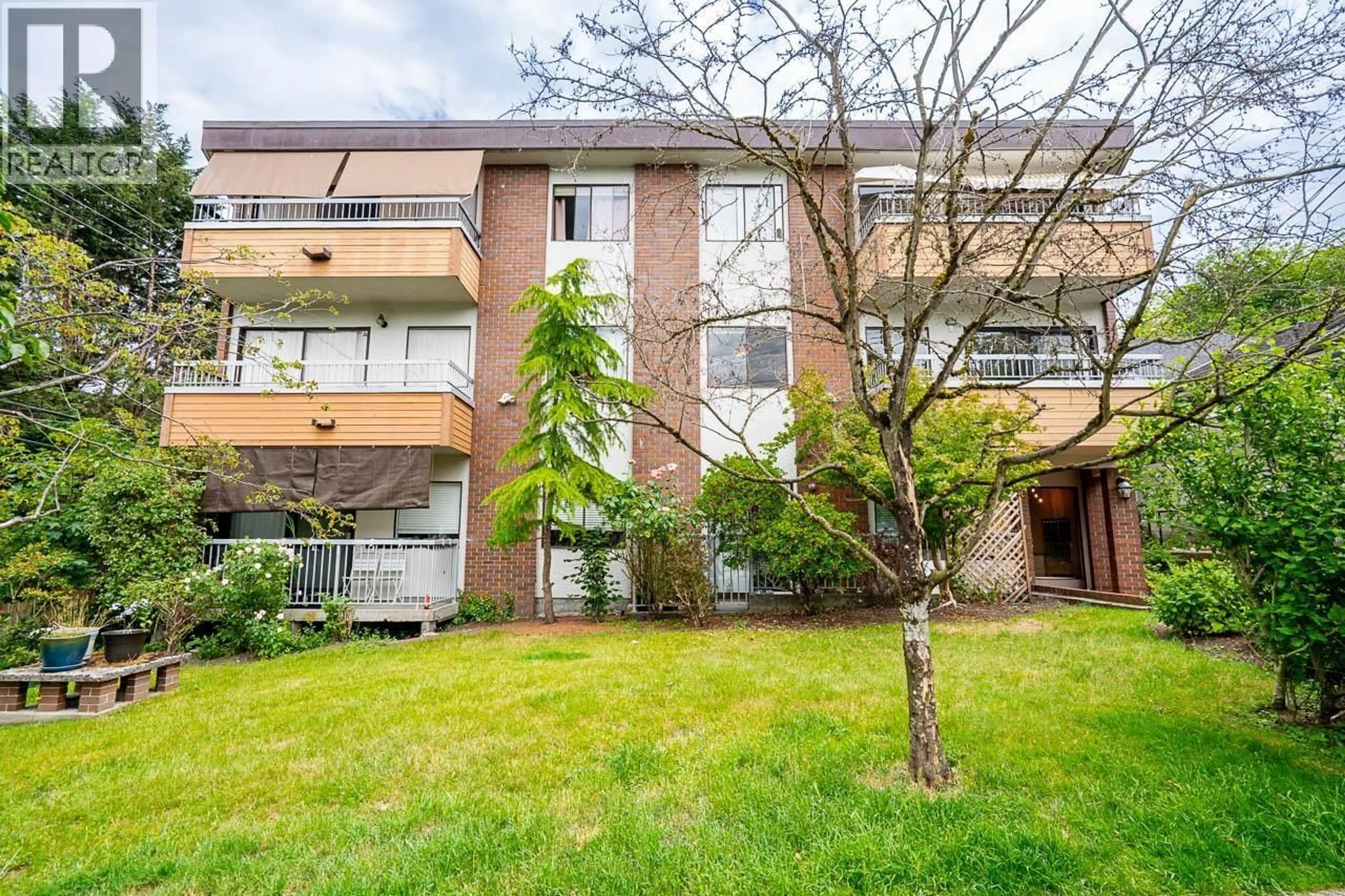 Patio, building for 302 - 138 TEMPLETON DRIVE, Vancouver British Columbia V5L4N3