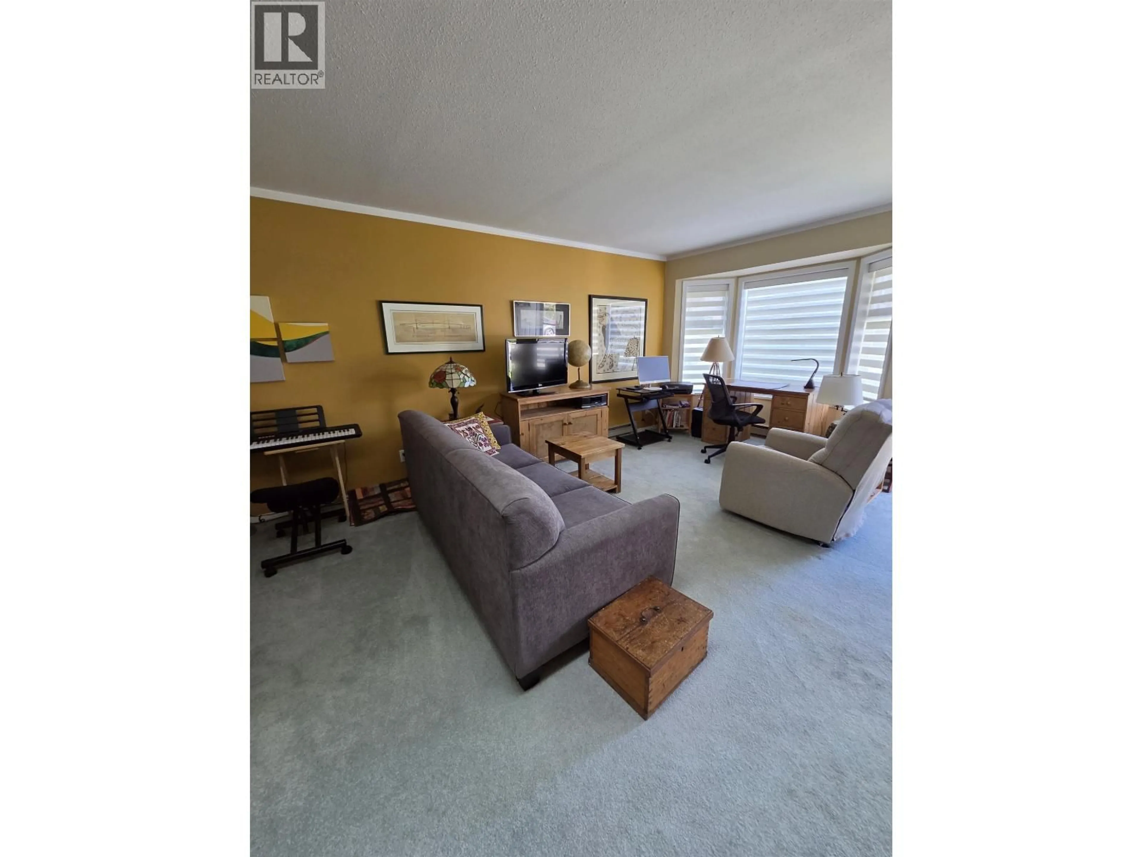 Living room with furniture, unknown for 6 - 767 NORTH ROAD, Gibsons British Columbia V0N1V9
