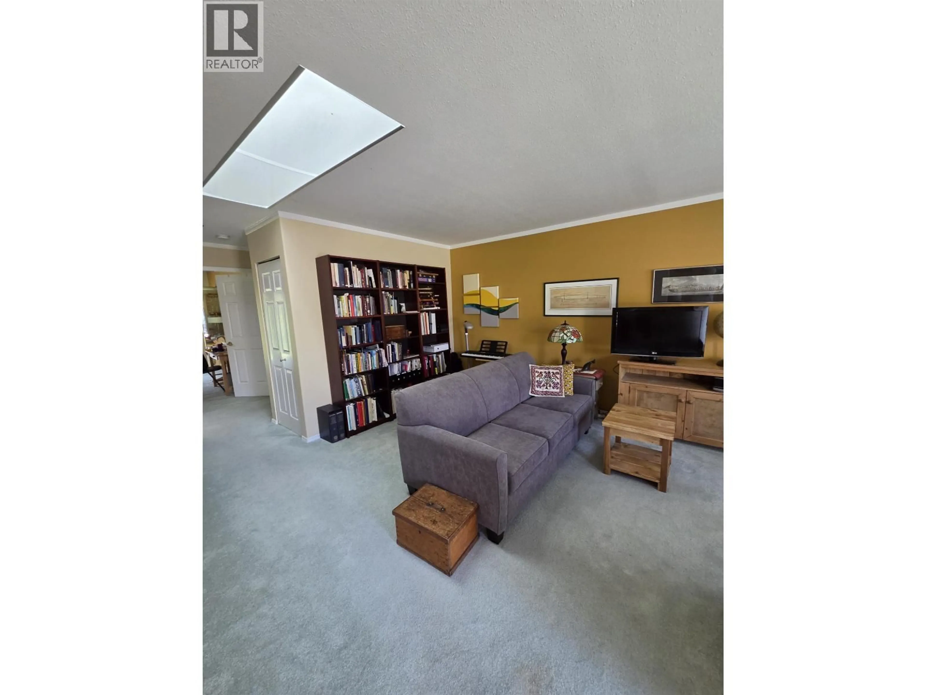 Living room with furniture, unknown for 6 - 767 NORTH ROAD, Gibsons British Columbia V0N1V9