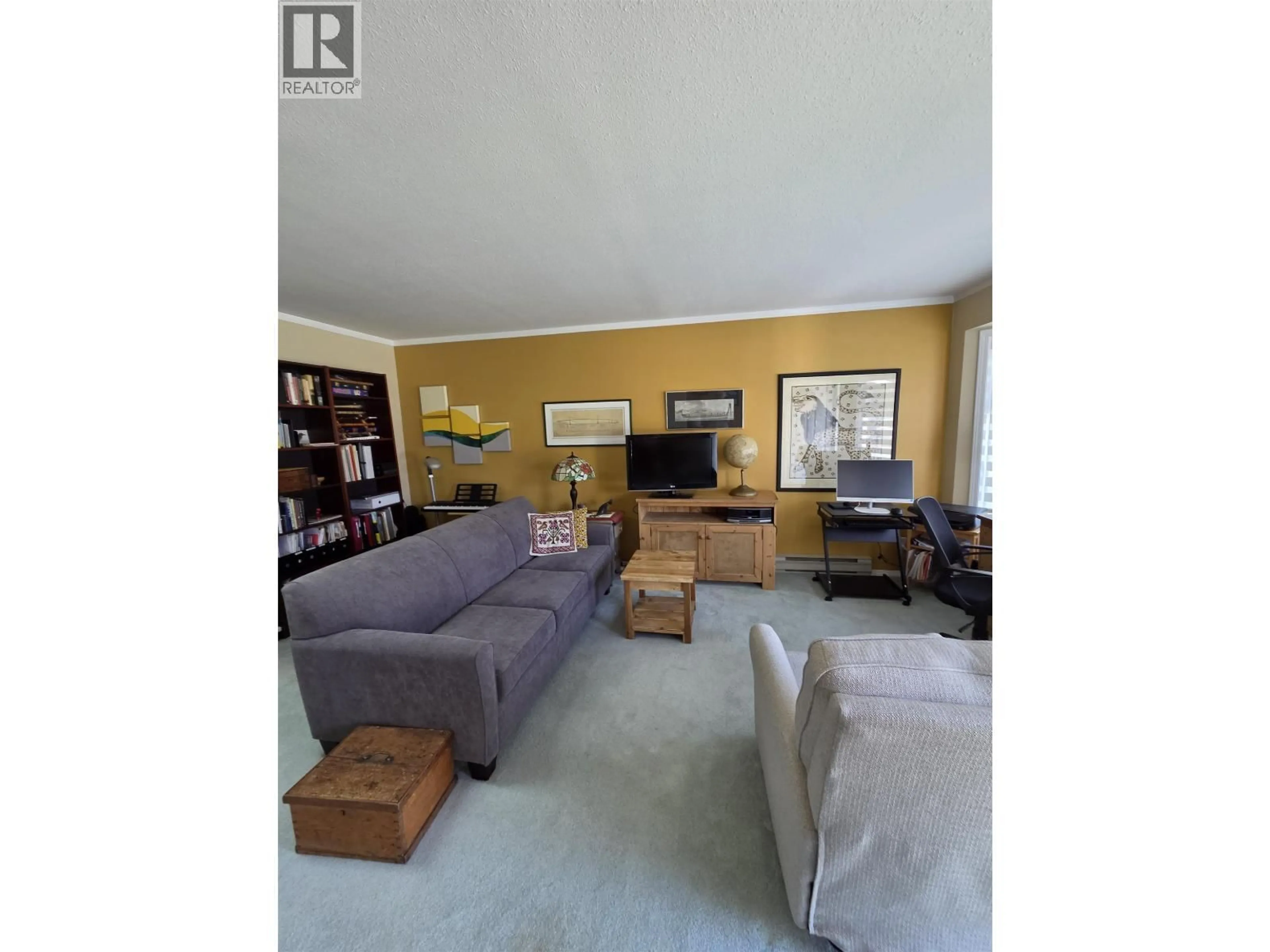 Living room with furniture, unknown for 6 - 767 NORTH ROAD, Gibsons British Columbia V0N1V9