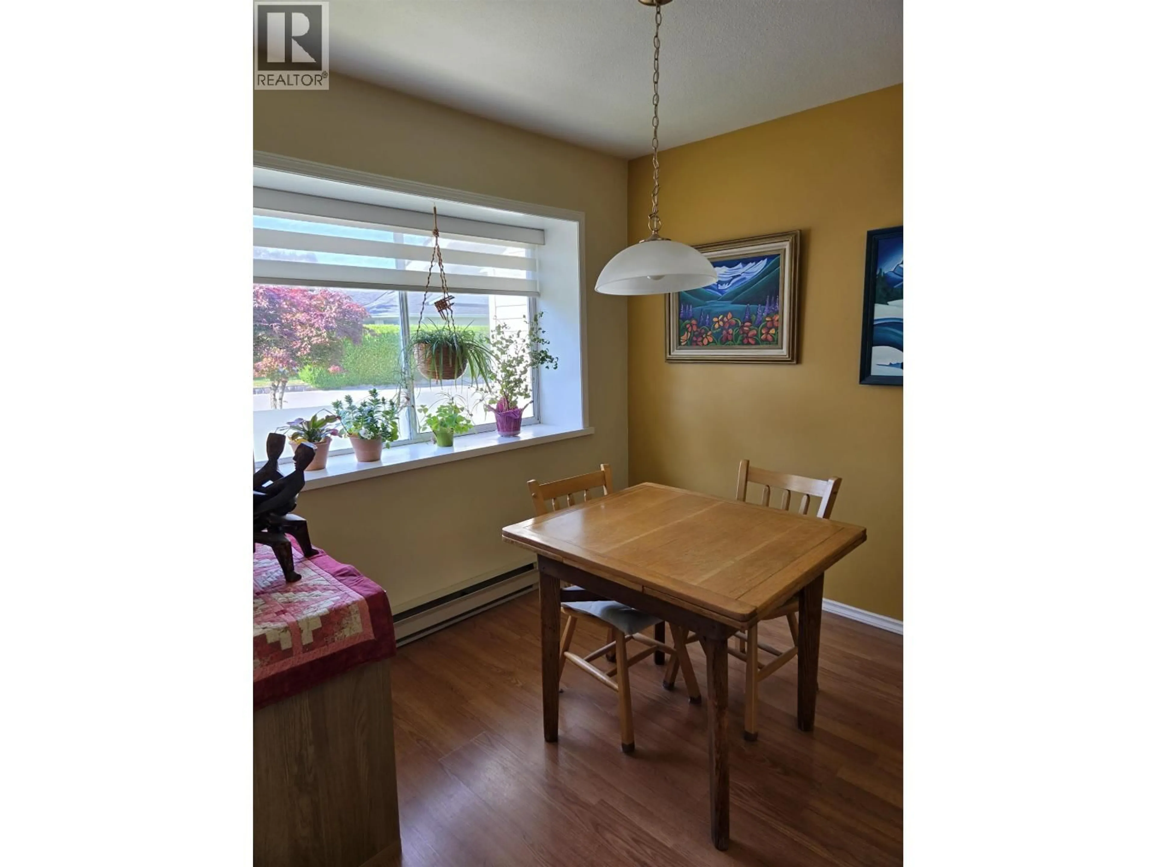 Dining room, wood/laminate floor for 6 - 767 NORTH ROAD, Gibsons British Columbia V0N1V9