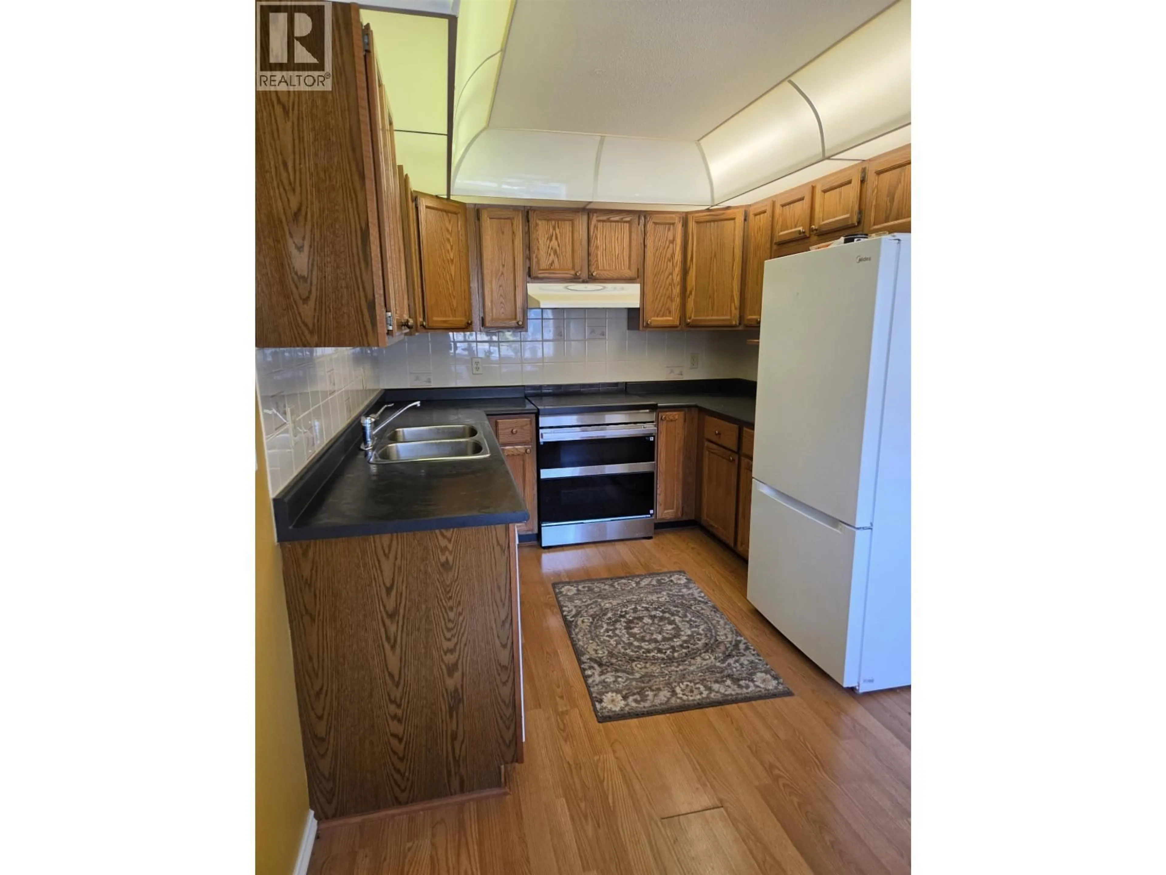 Standard kitchen, wood/laminate floor for 6 - 767 NORTH ROAD, Gibsons British Columbia V0N1V9