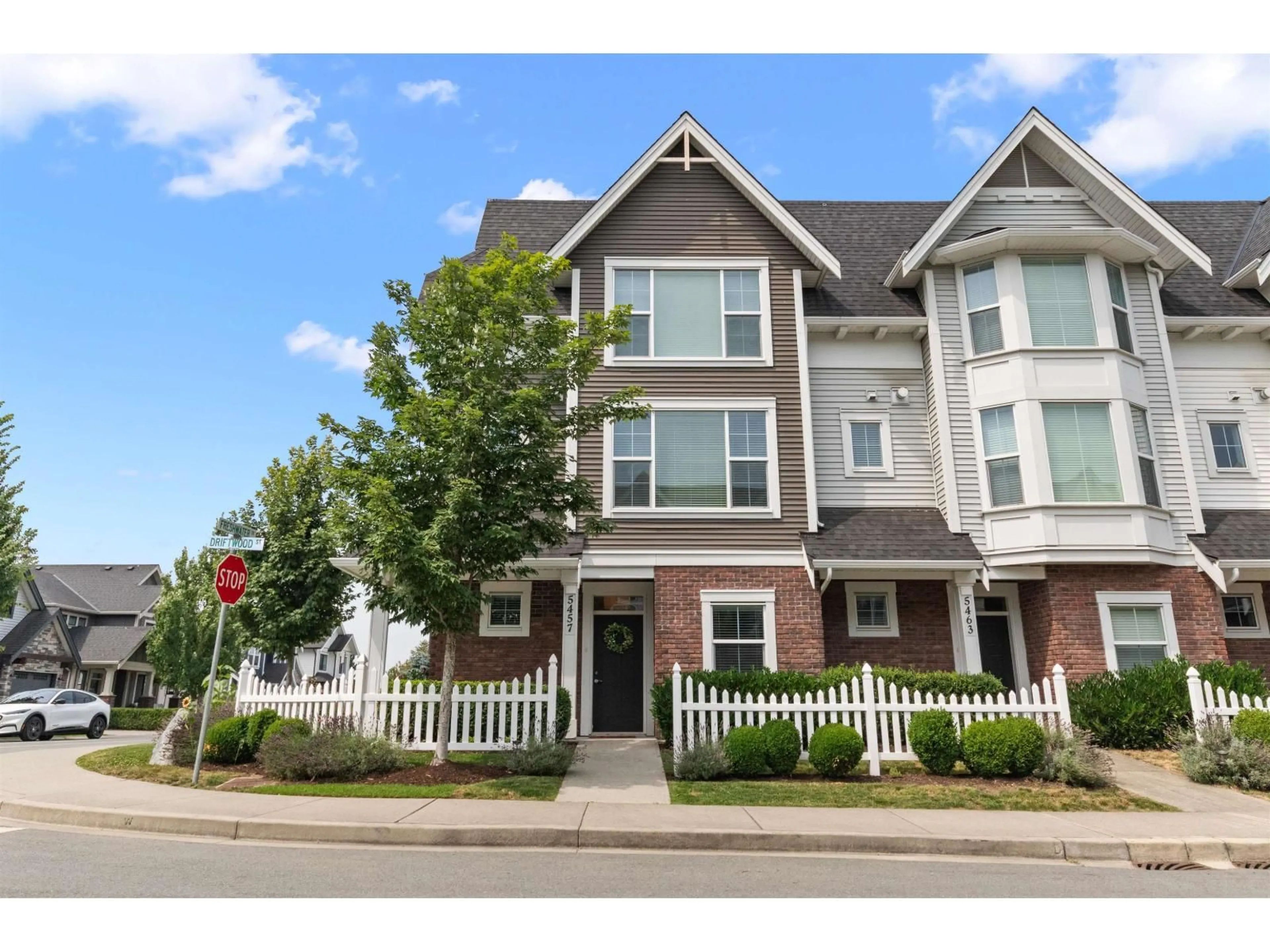 Home with vinyl exterior material, street for 5457 DRIFTWOOD STREET, Chilliwack British Columbia V2R6A3