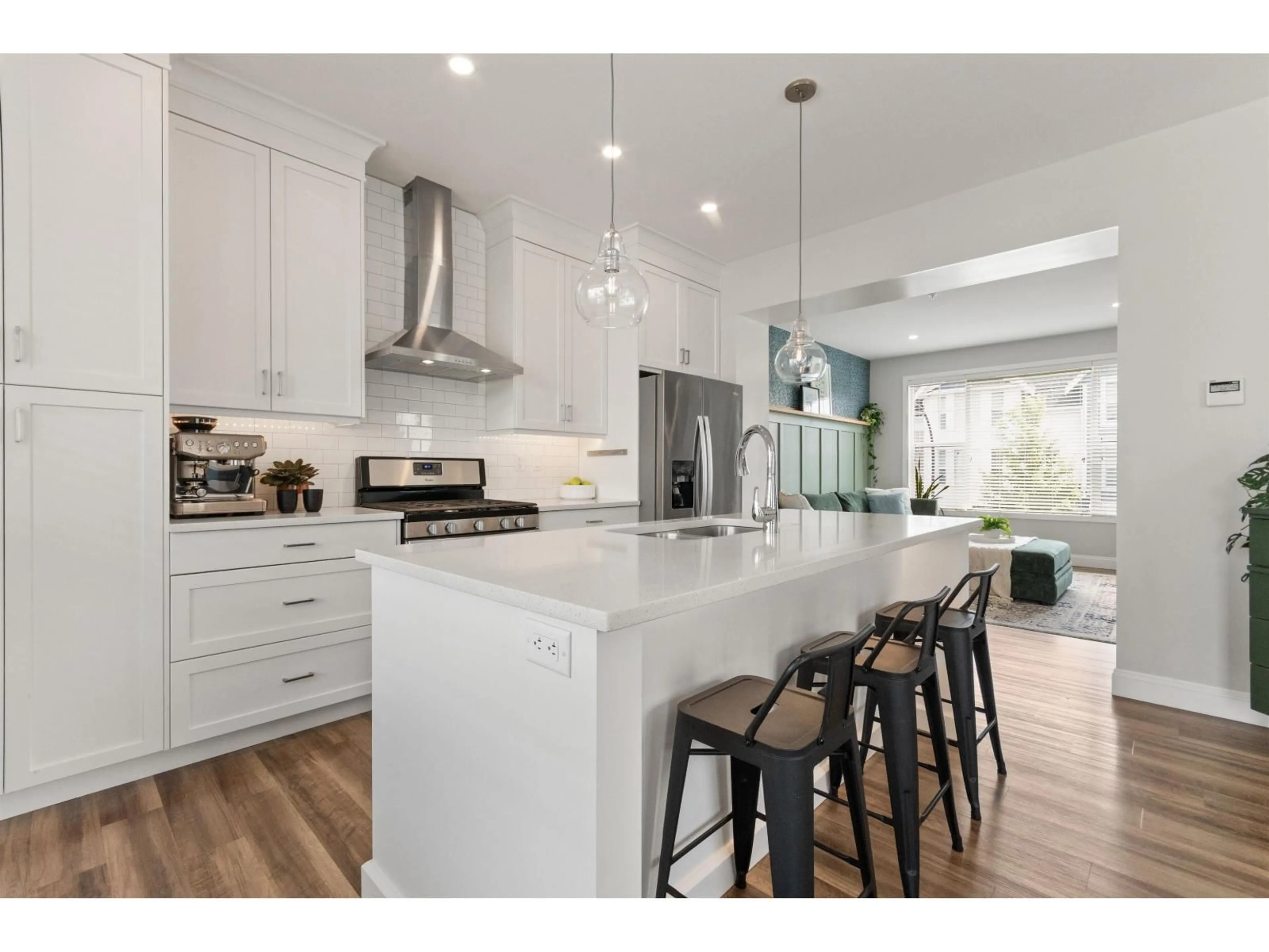 Open concept kitchen, unknown for 5457 DRIFTWOOD STREET, Chilliwack British Columbia V2R6A3