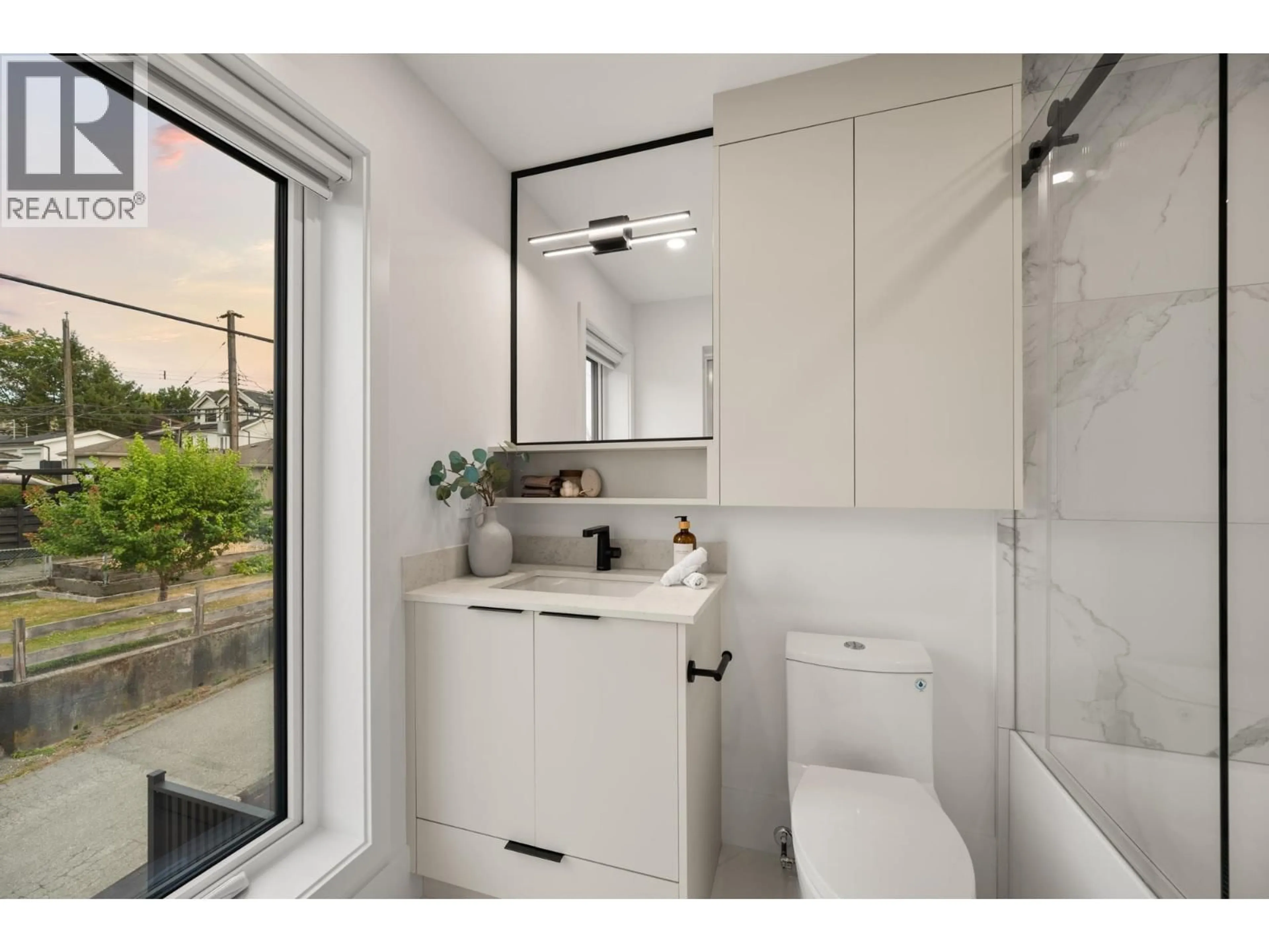 Standard bathroom, ceramic/tile floor for 3430 MONS DRIVE, Vancouver British Columbia V5M3B6