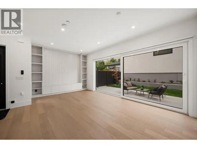 2 - 3428 MONS DRIVE, Vancouver 3