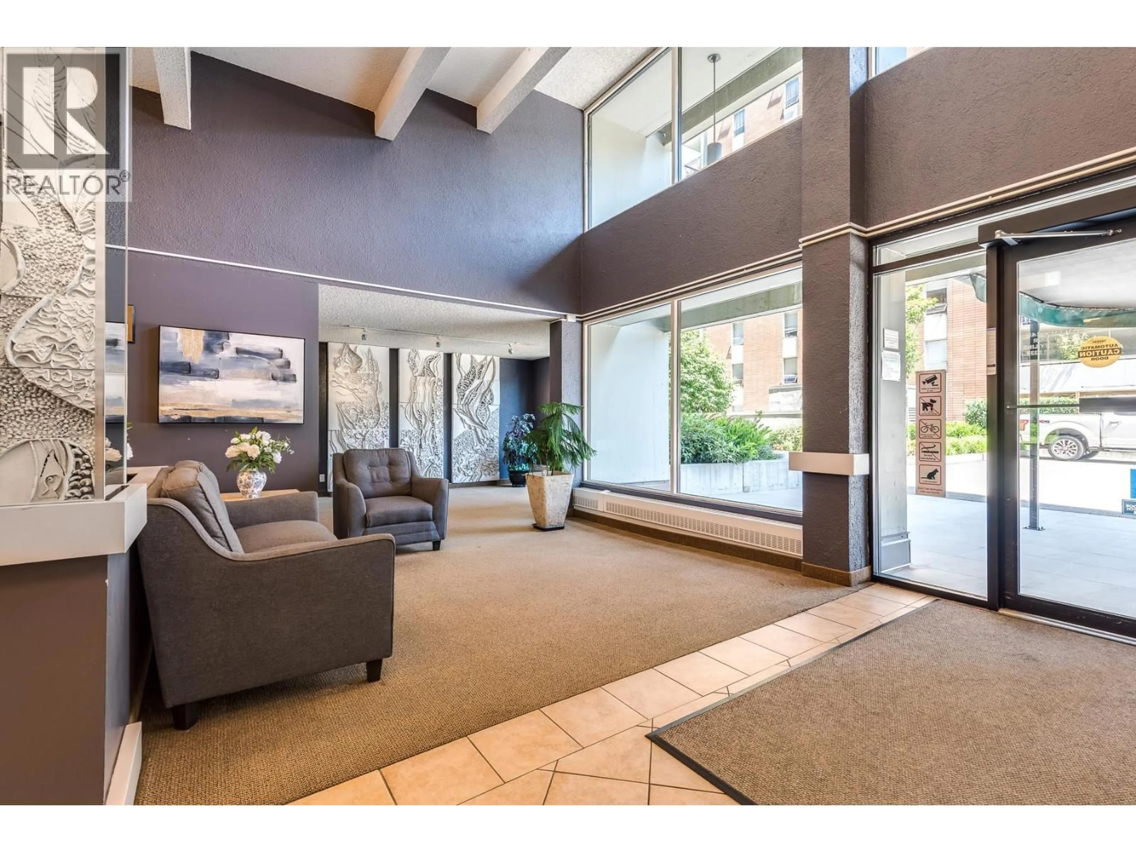 Indoor foyer for 711 - 2016 FULLERTON AVENUE, North Vancouver British Columbia V7P3E6