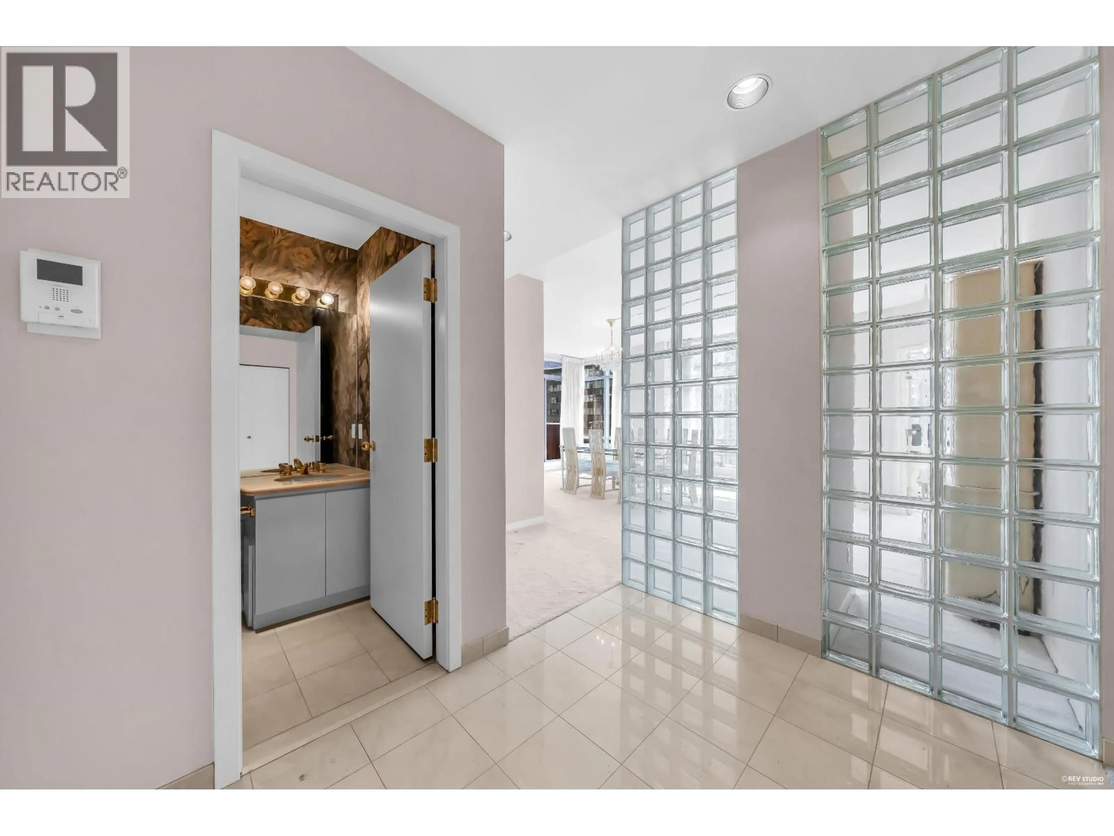 Indoor foyer for 12B - 1500 ALBERNI STREET, Vancouver British Columbia V6G3C9